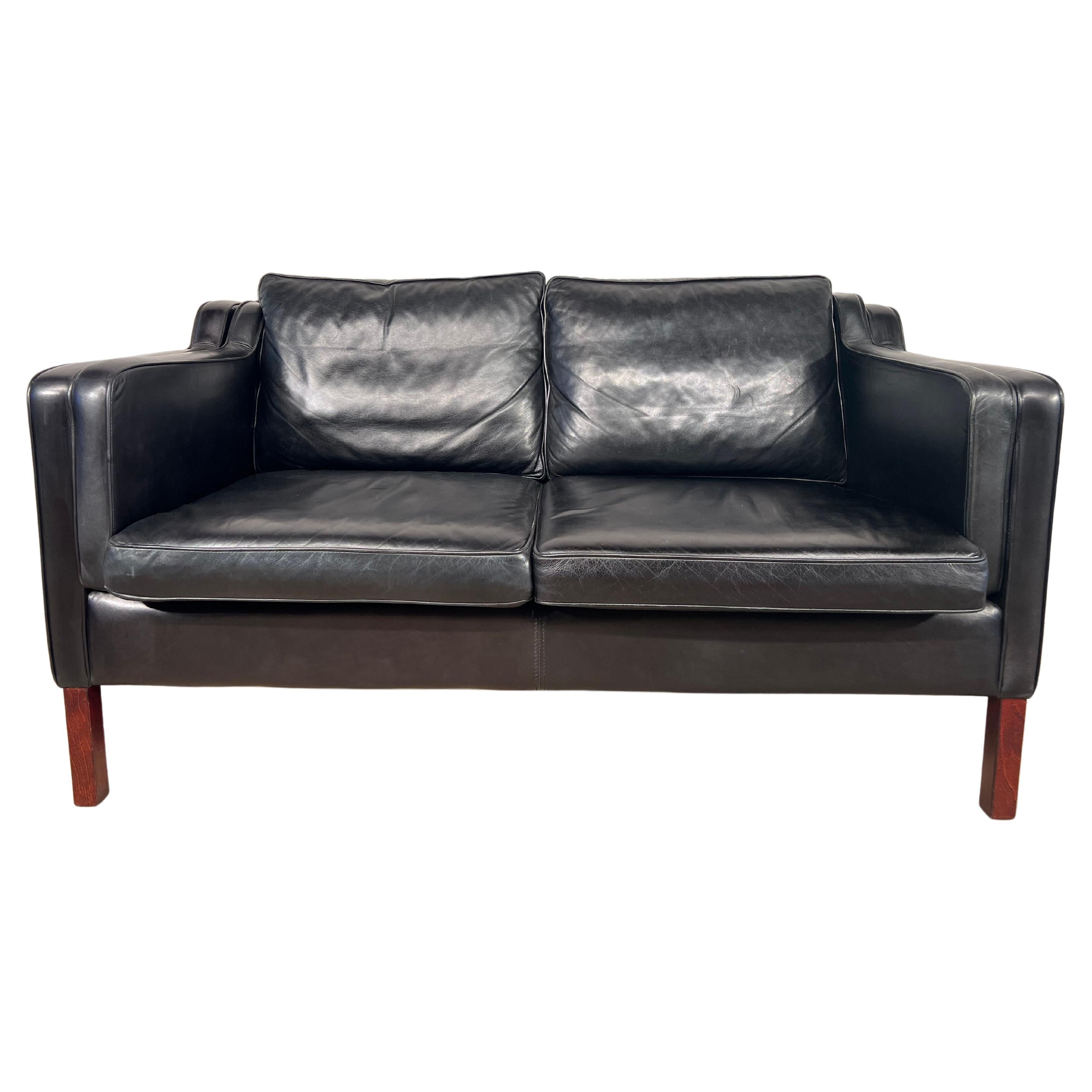 Vintage Stouby Danish 70s 2 Seater Sofa en cuir noir Børge Mogensen Style #459 en vente