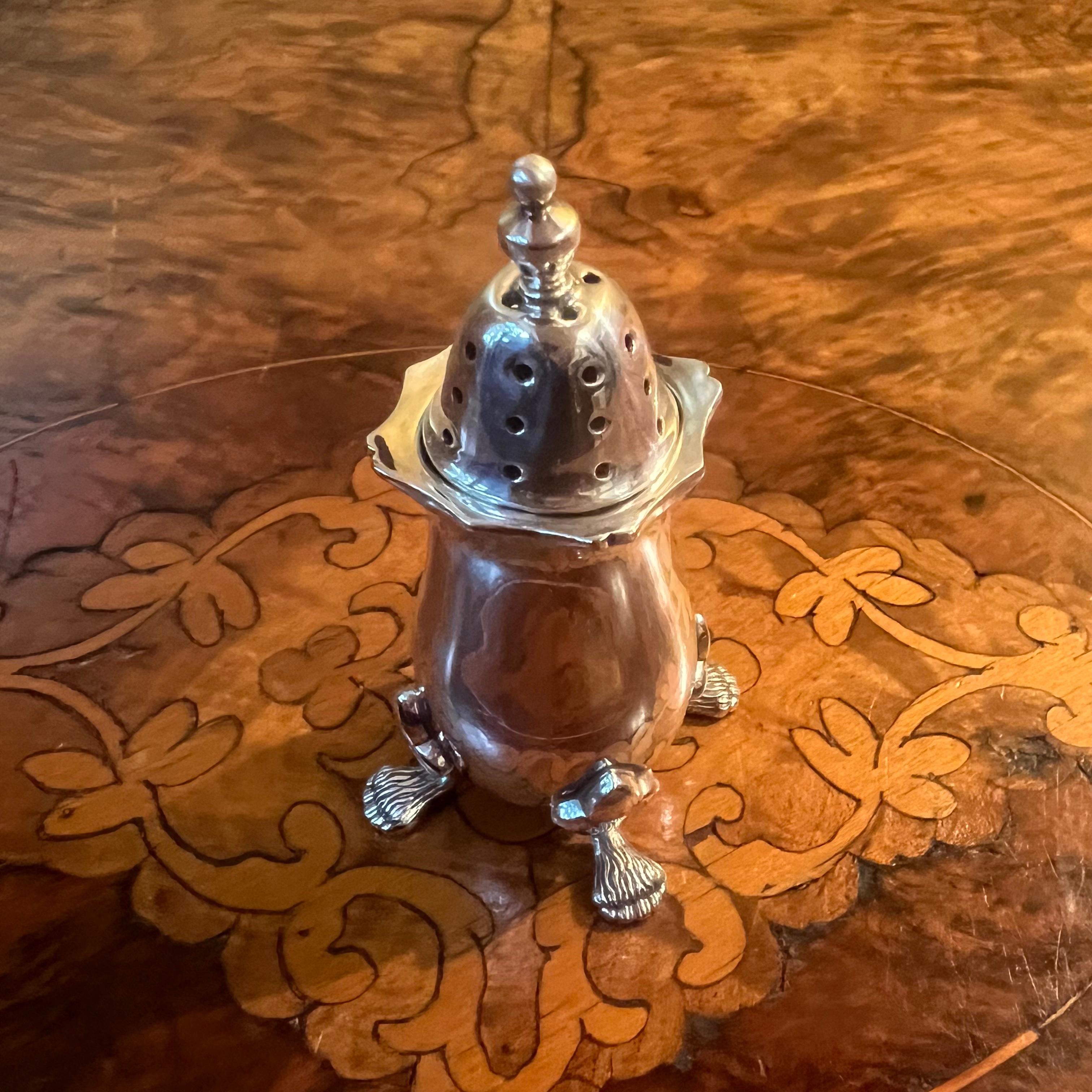 Vintage Strachen Silver Plated Salt Or Pepper Shaker In Good Condition For Sale In EDENSOR PARK, NSW