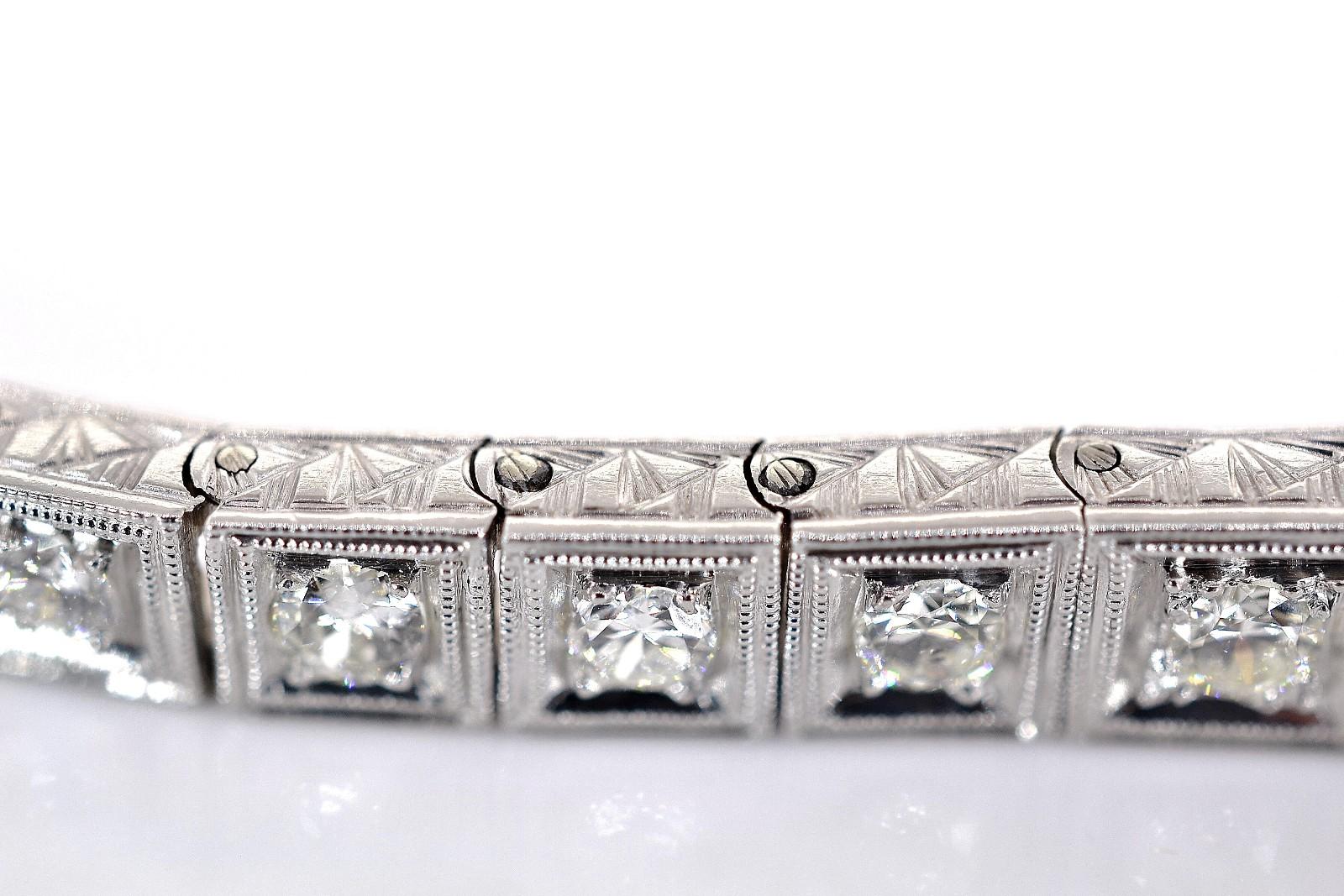Vintage Straight Line Diamond Bracelet In Good Condition For Sale In Beverly Hills, CA