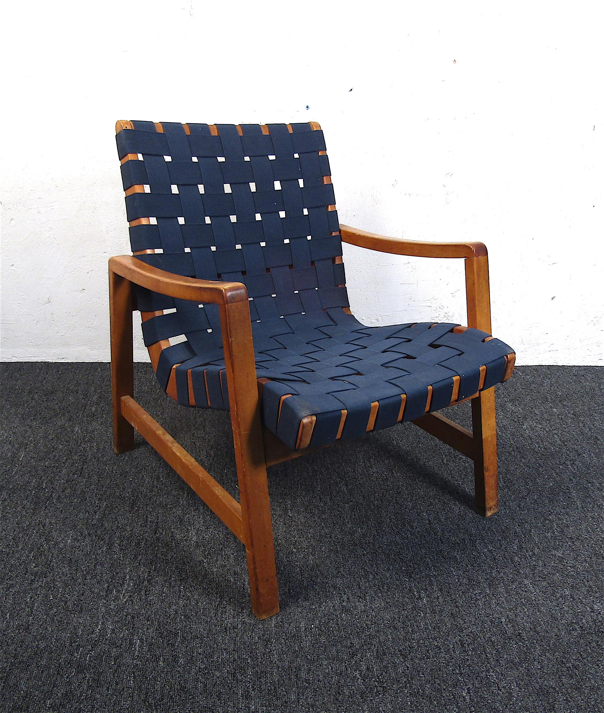 Vintage Strap Chair In Fair Condition For Sale In Brooklyn, NY