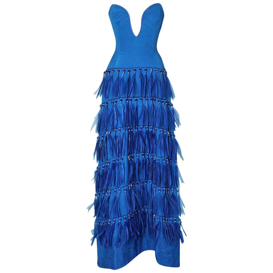 1990er trägerloses Abendkleid aus blauer Seide mit Federn und Trägern Versace Couture