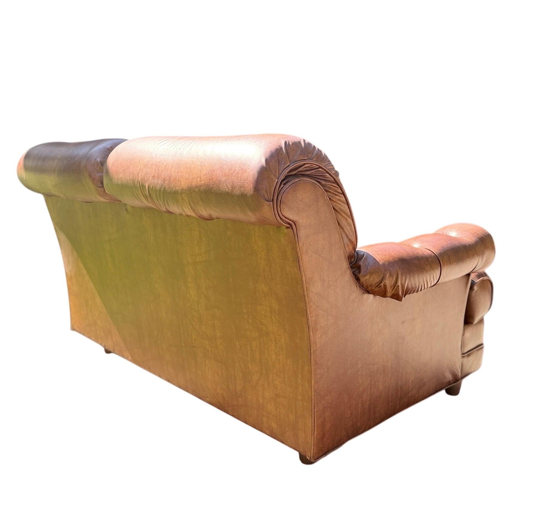 Vintage Stratford Designs Sofá Chesterfield de piel vintage Sofá de piel marrón en venta 5