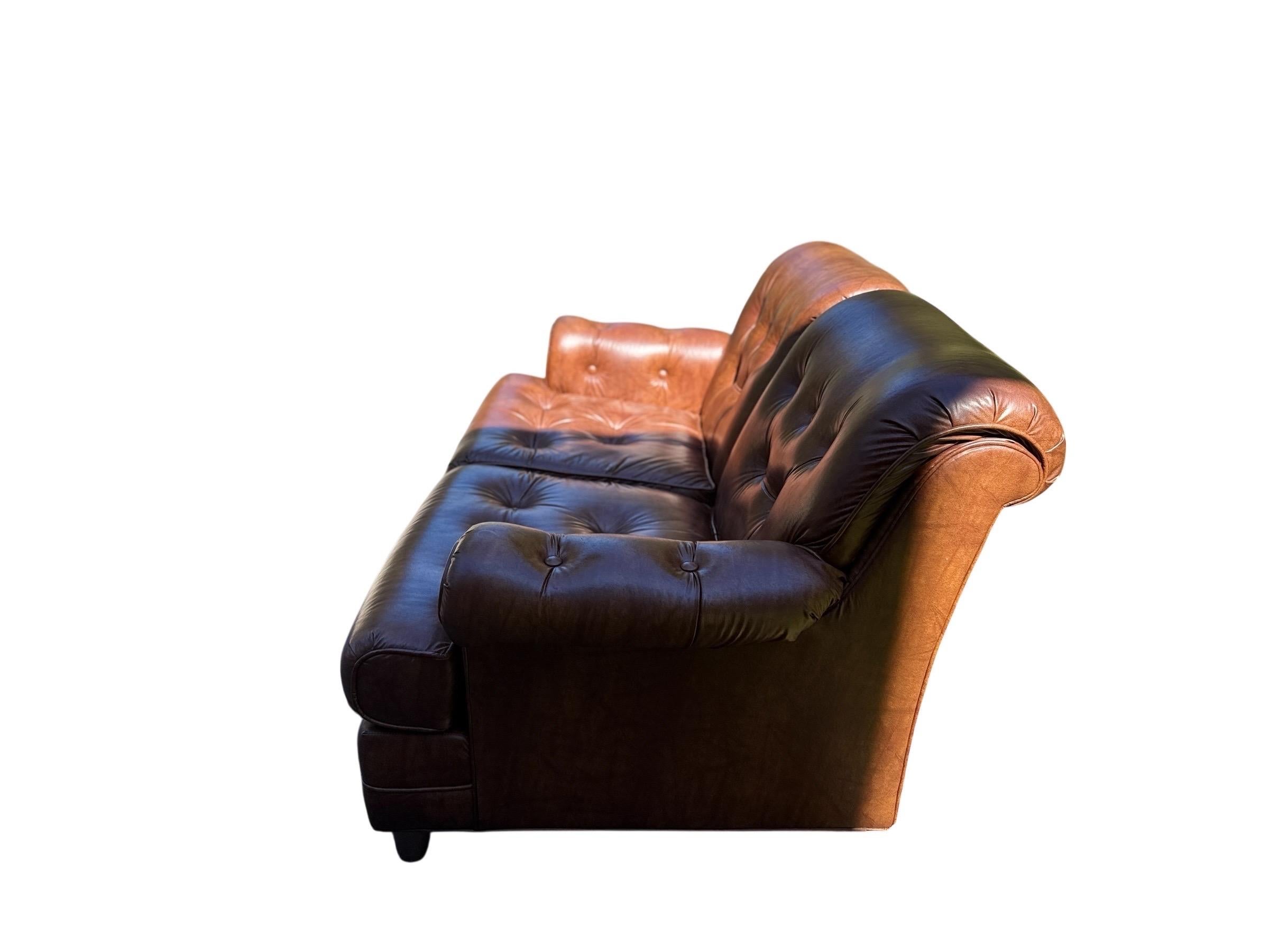Vintage Stratford Designs Sofá Chesterfield de piel vintage Sofá de piel marrón Cuero en venta