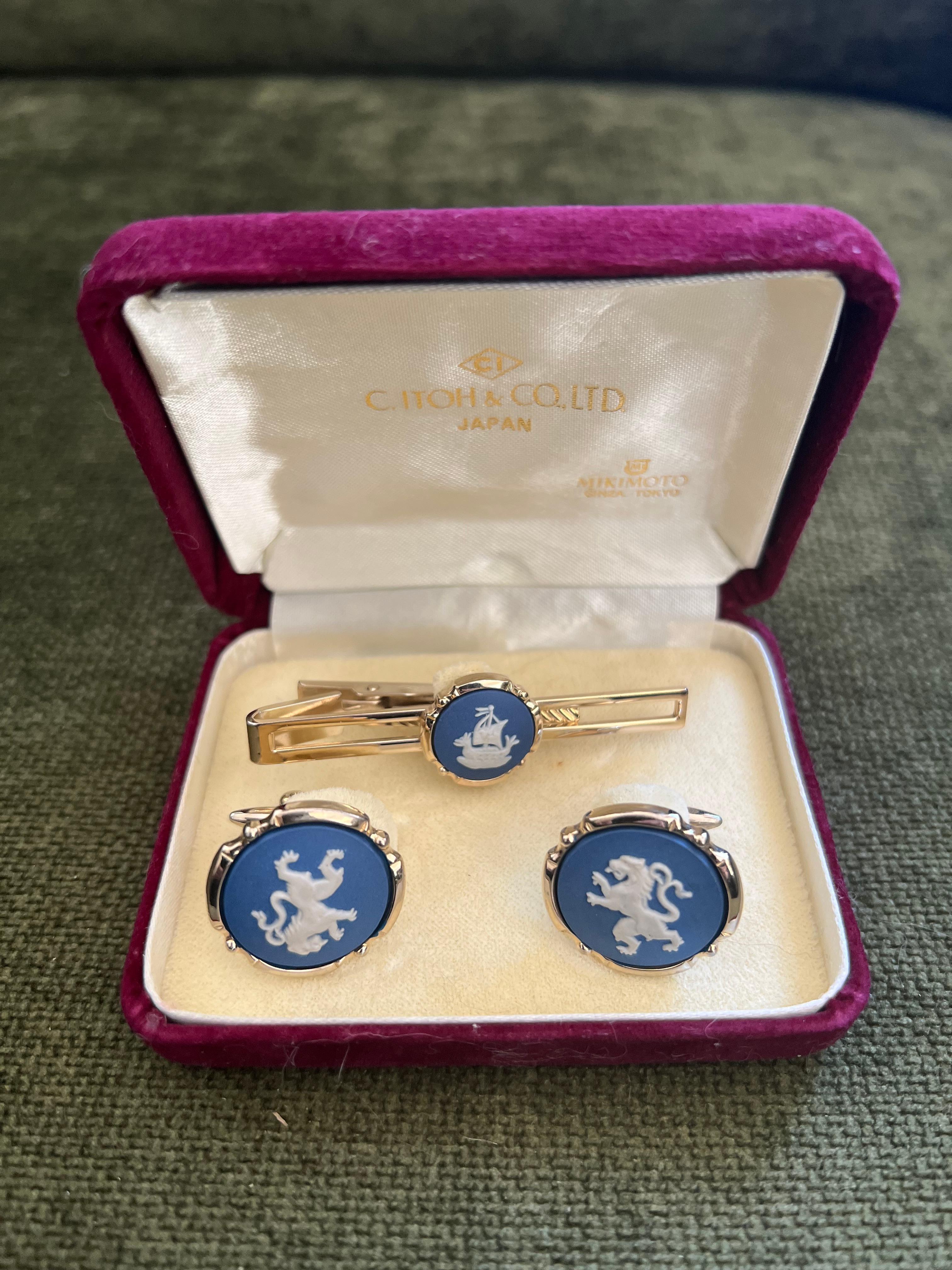 Baroque Vintage Stratton British Royal Cufflinks & Tie Clip In Original Mikimoto Case For Sale