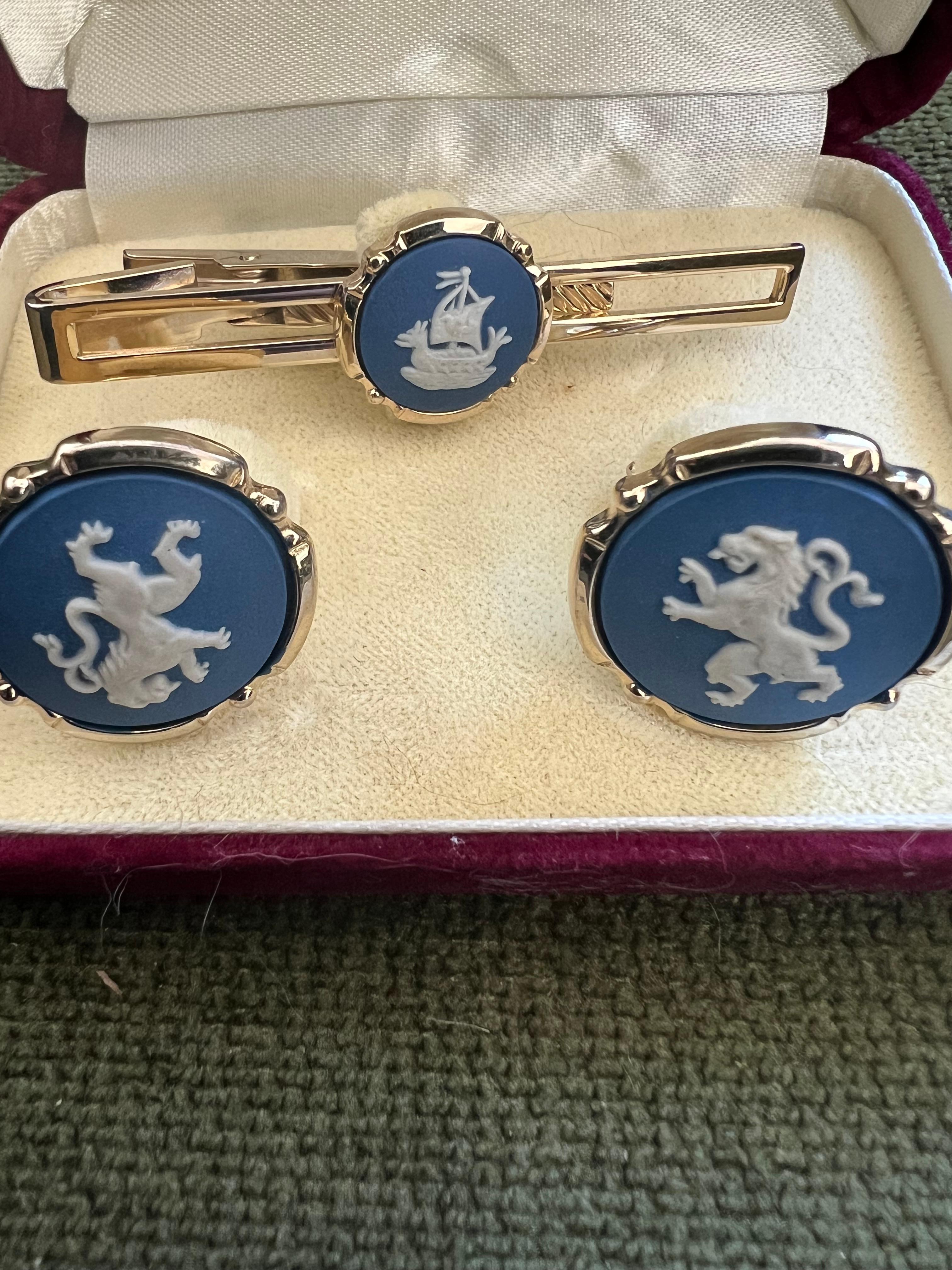 Vintage Stratton British Royal Cufflinks & Tie Clip In Original Mikimoto Case For Sale 1