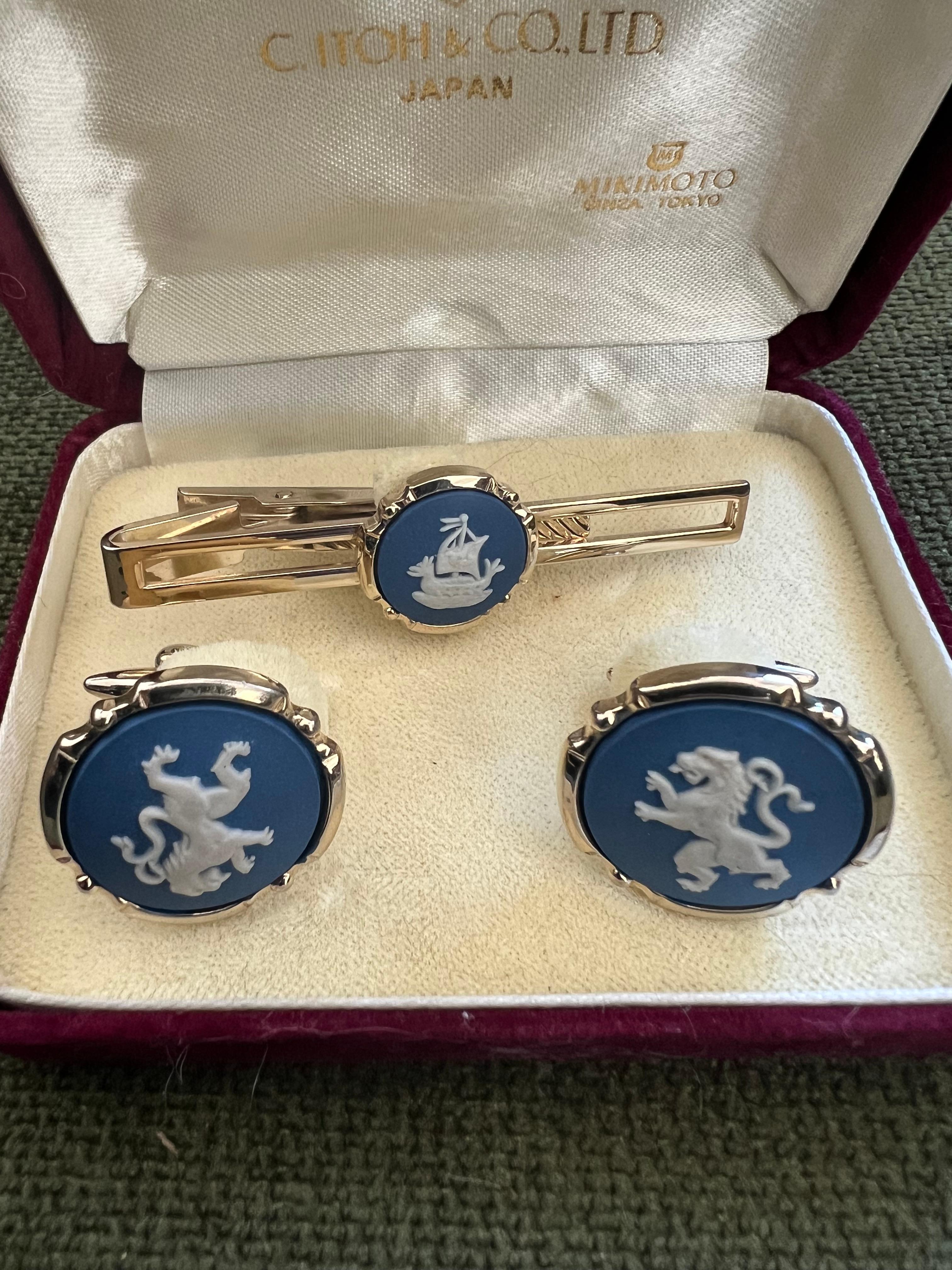 Vintage Stratton British Royal Cufflinks & Tie Clip In Original Mikimoto Case For Sale 2