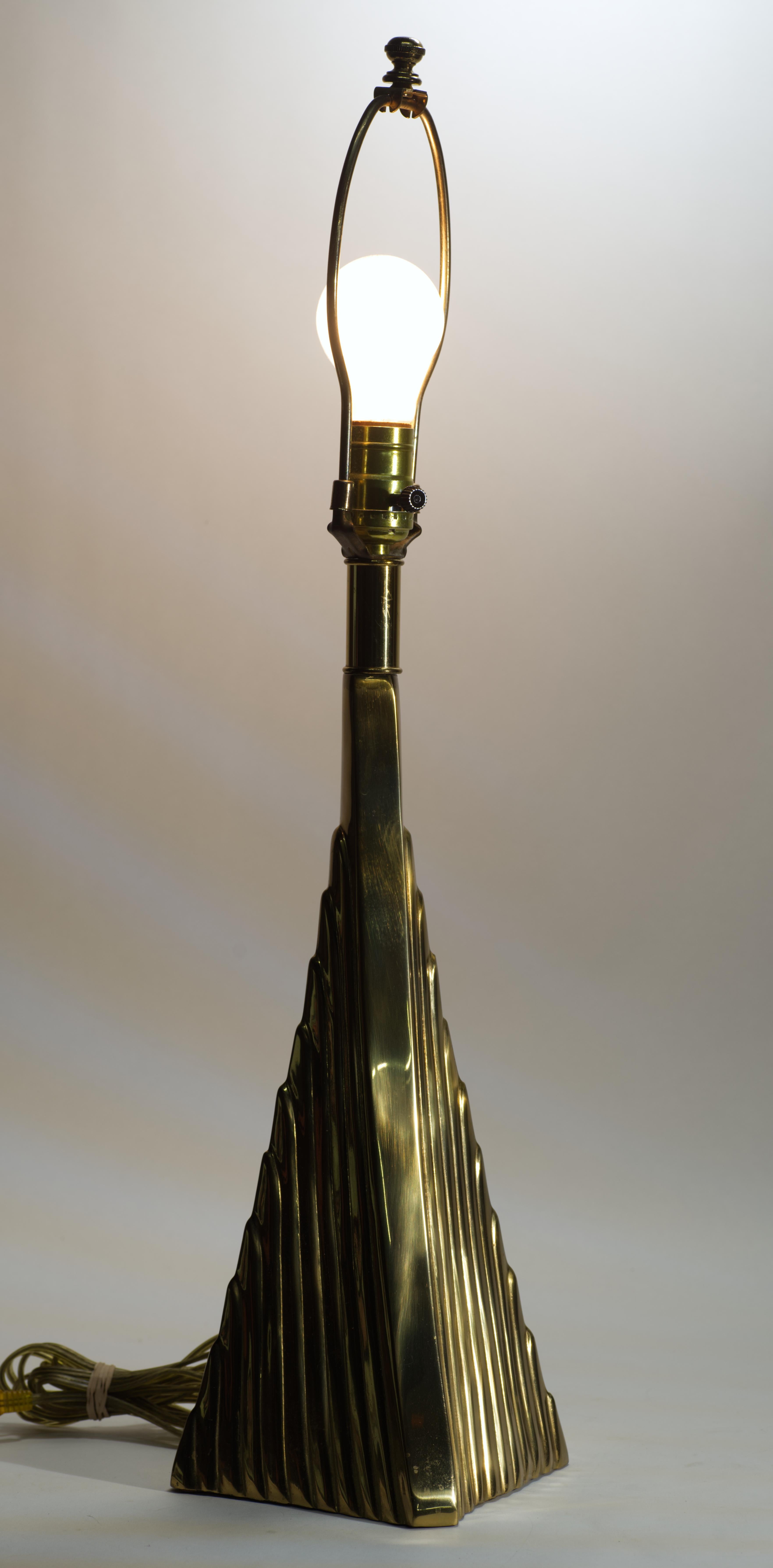 Streamline-Tischlampe im Art-déco-Stil mit Wolkenkratzer aus Messing, Vintage im Angebot 1