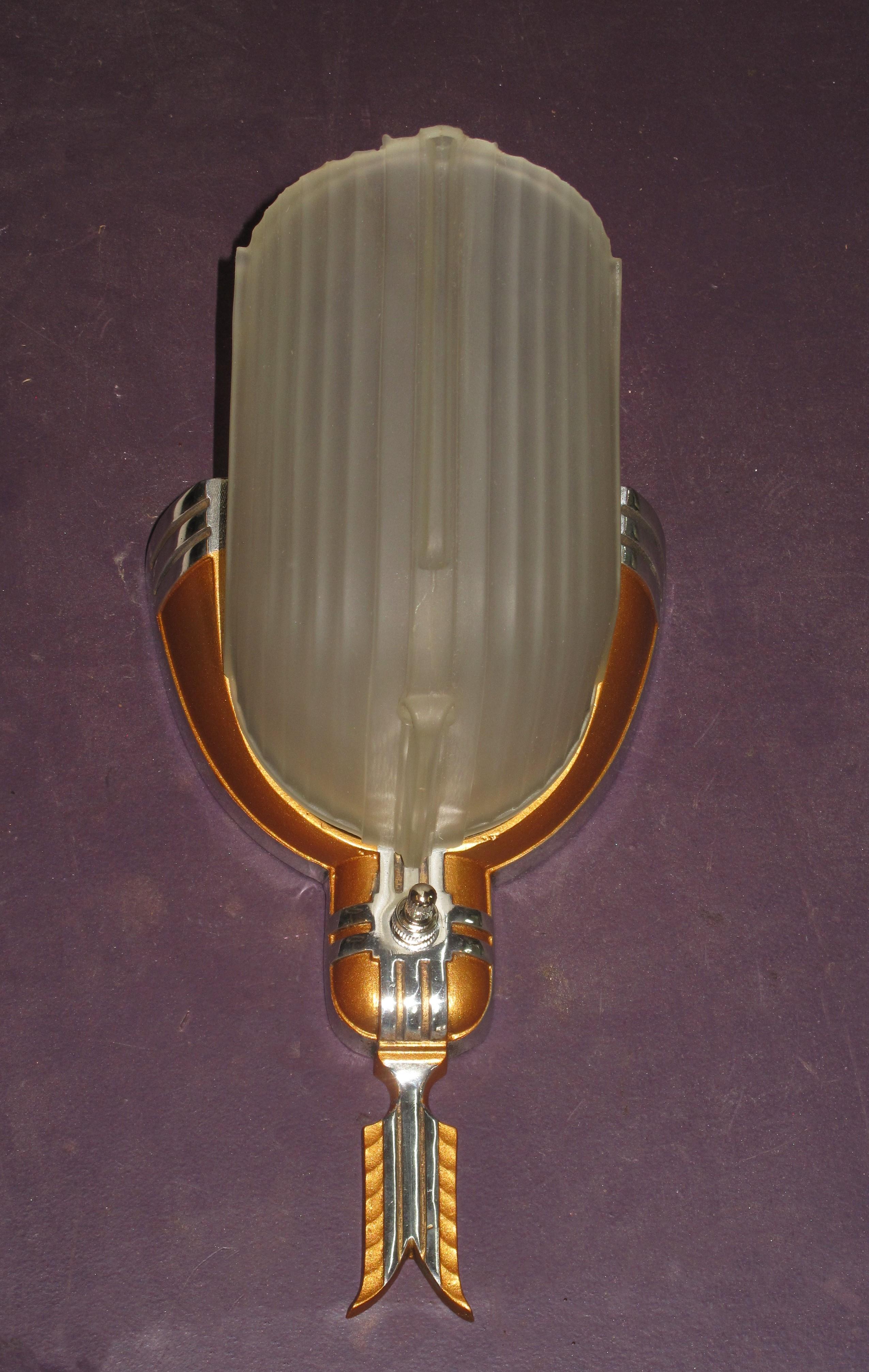 Vintage Streamline Moderne Art Deco Wall Sconce Lights c.1930s In Good Condition In Prescott, US