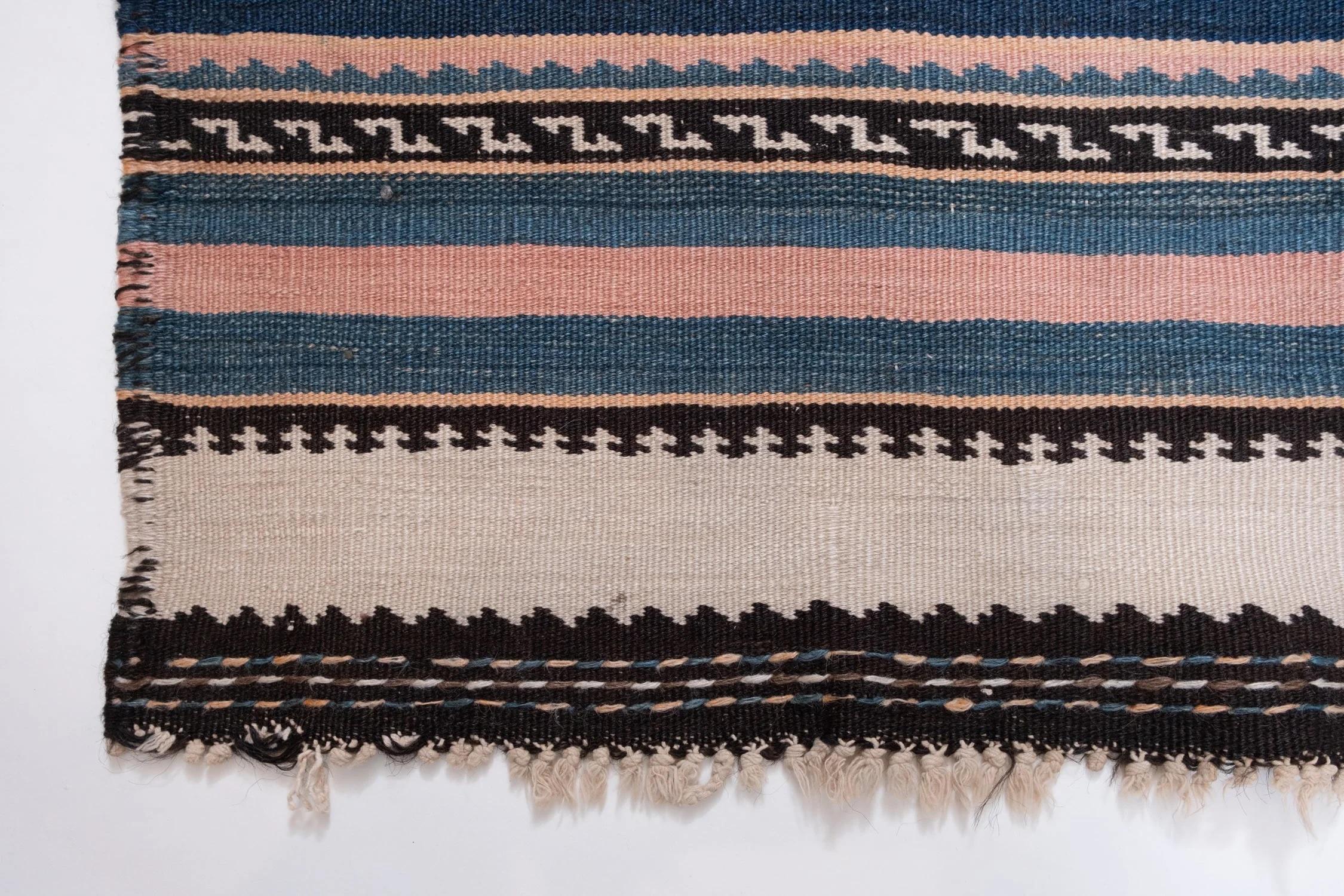 Alfombra de rayas vintage Kilim Anatolia, alfombra turca natural tejida a mano Tejido a mano en venta