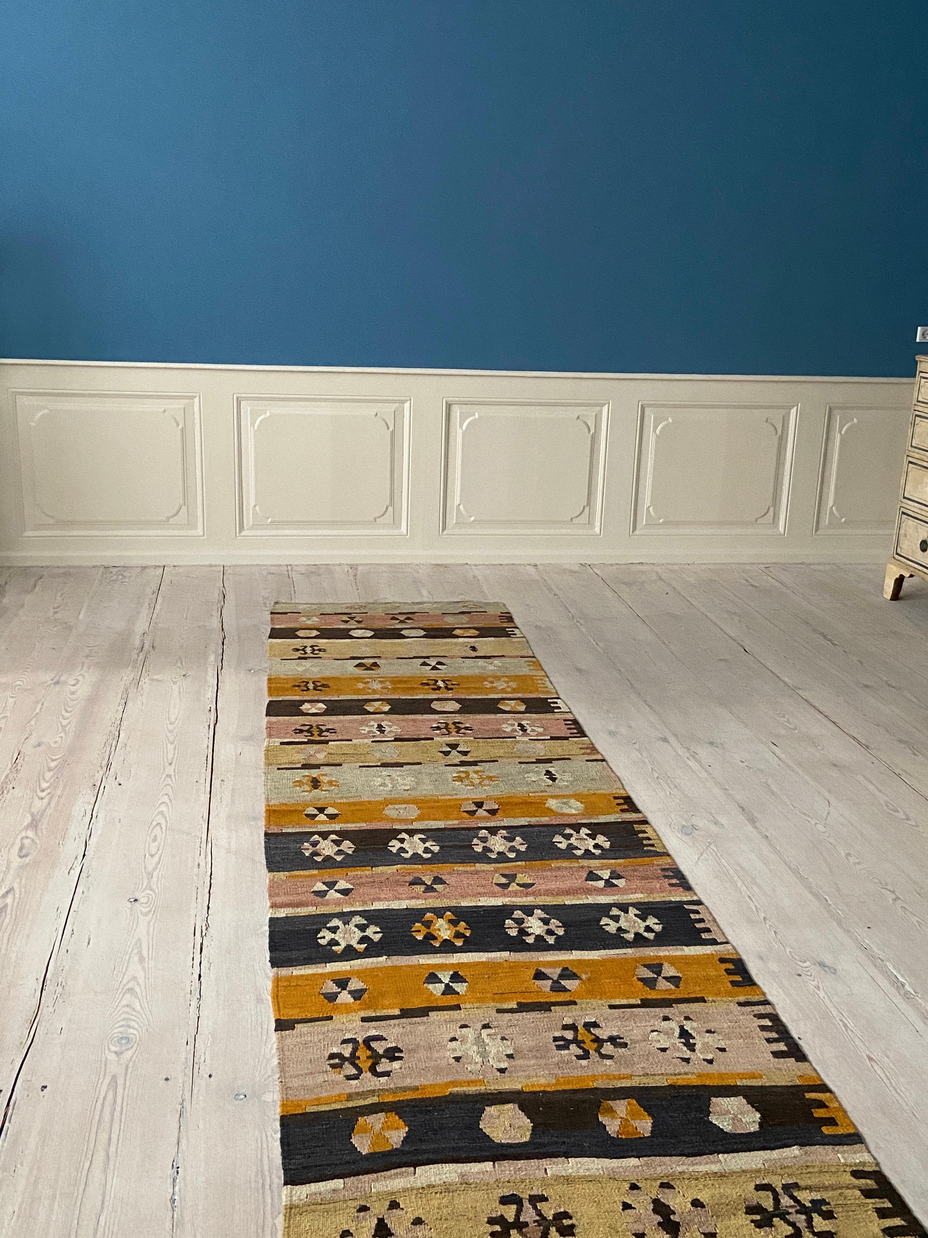 Vintage Striped Anatolian Runner with Geometric Shapes, Turkey, 20th Century In Good Condition For Sale In Copenhagen K, DK
