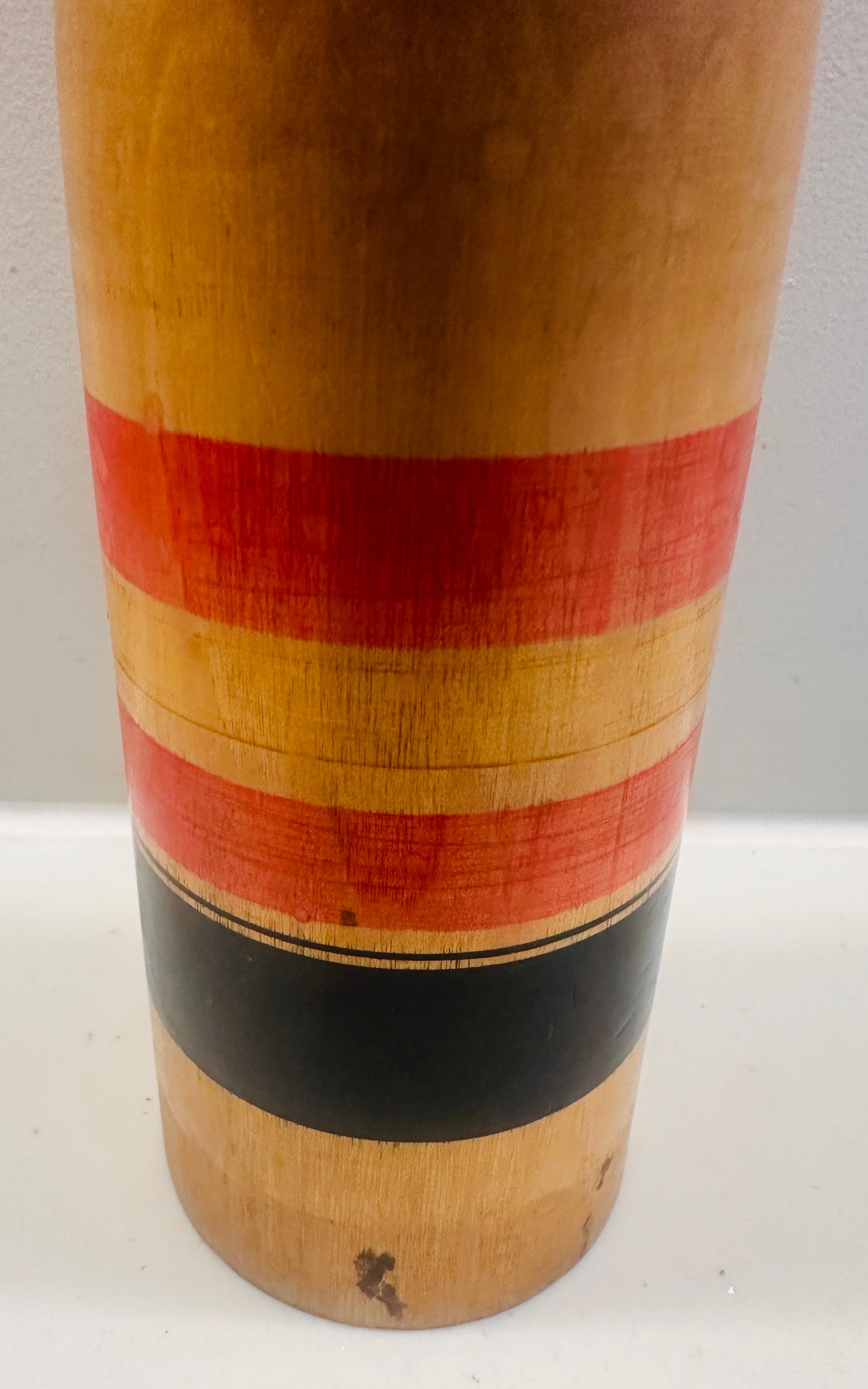 Vintage Striped Japanese Traditional Hand Painted Kokeshi Doll - Yajirou-Kei In Fair Condition For Sale In London, GB