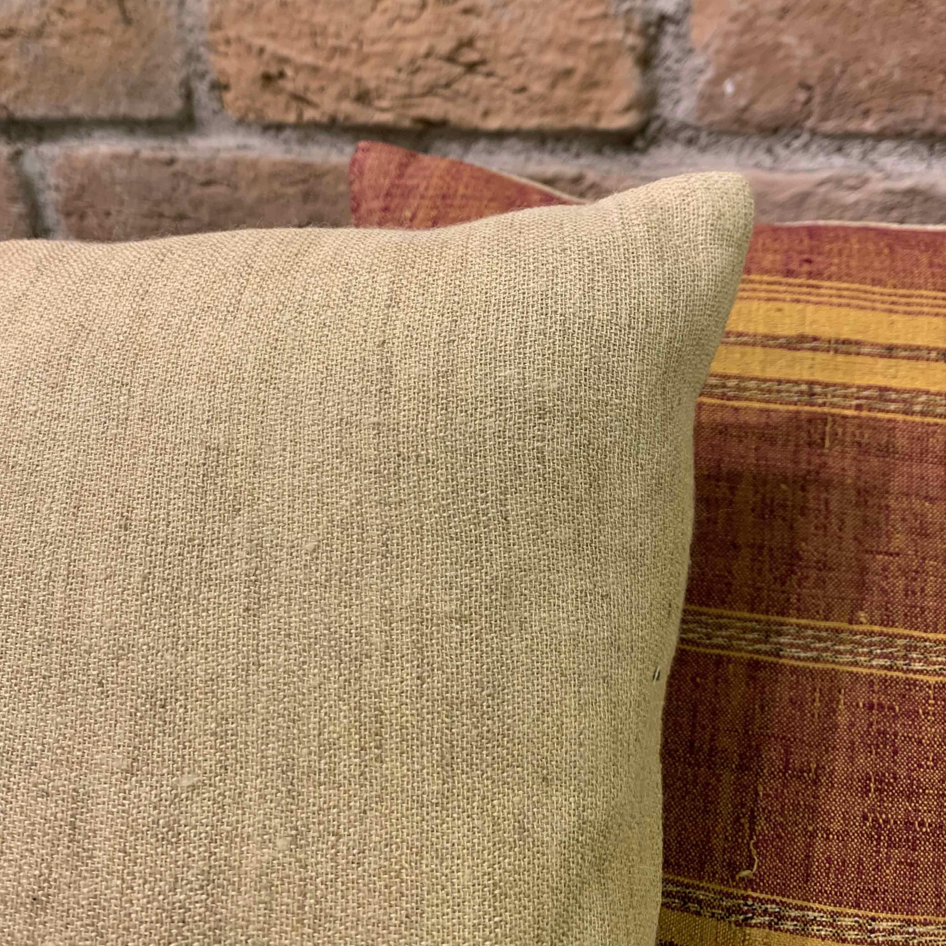 Altro Copricuscini turkmeni a righe vintage (coppia) in vendita