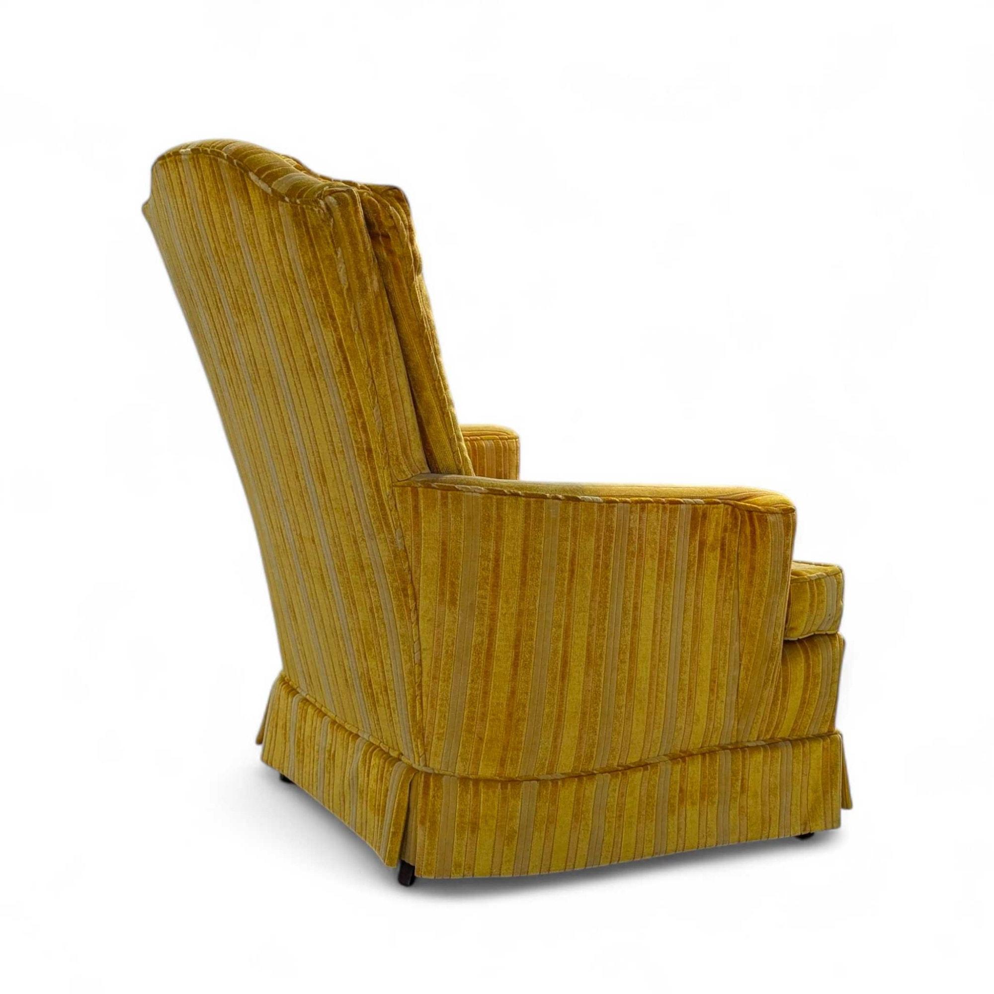 Vintage Striped Yellow Tufted Lounge Chair, Mid-Century Modern (Moderne der Mitte des Jahrhunderts) im Angebot