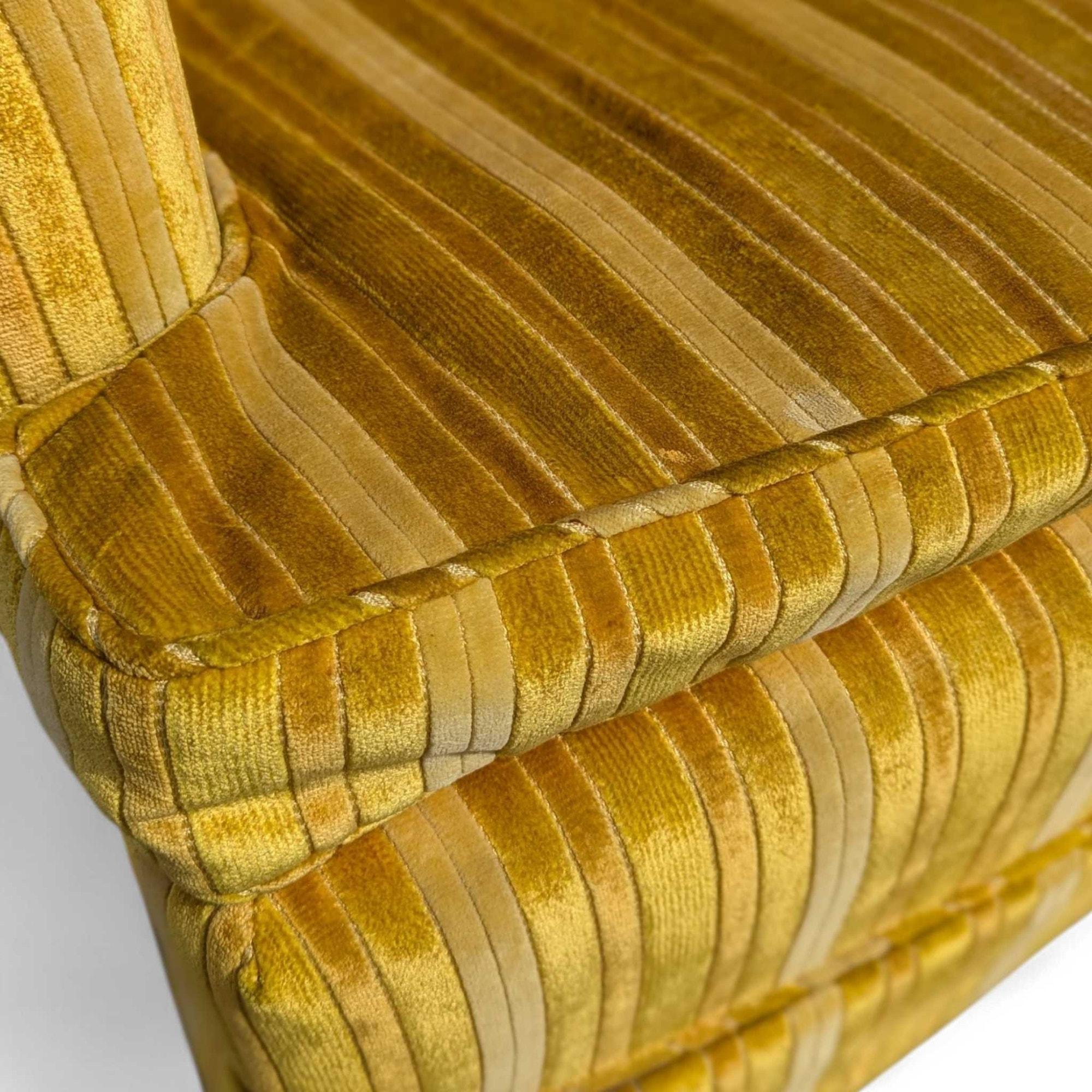 Vintage Striped Yellow Tufted Lounge Chair, Mid-Century Modern (Stoff) im Angebot