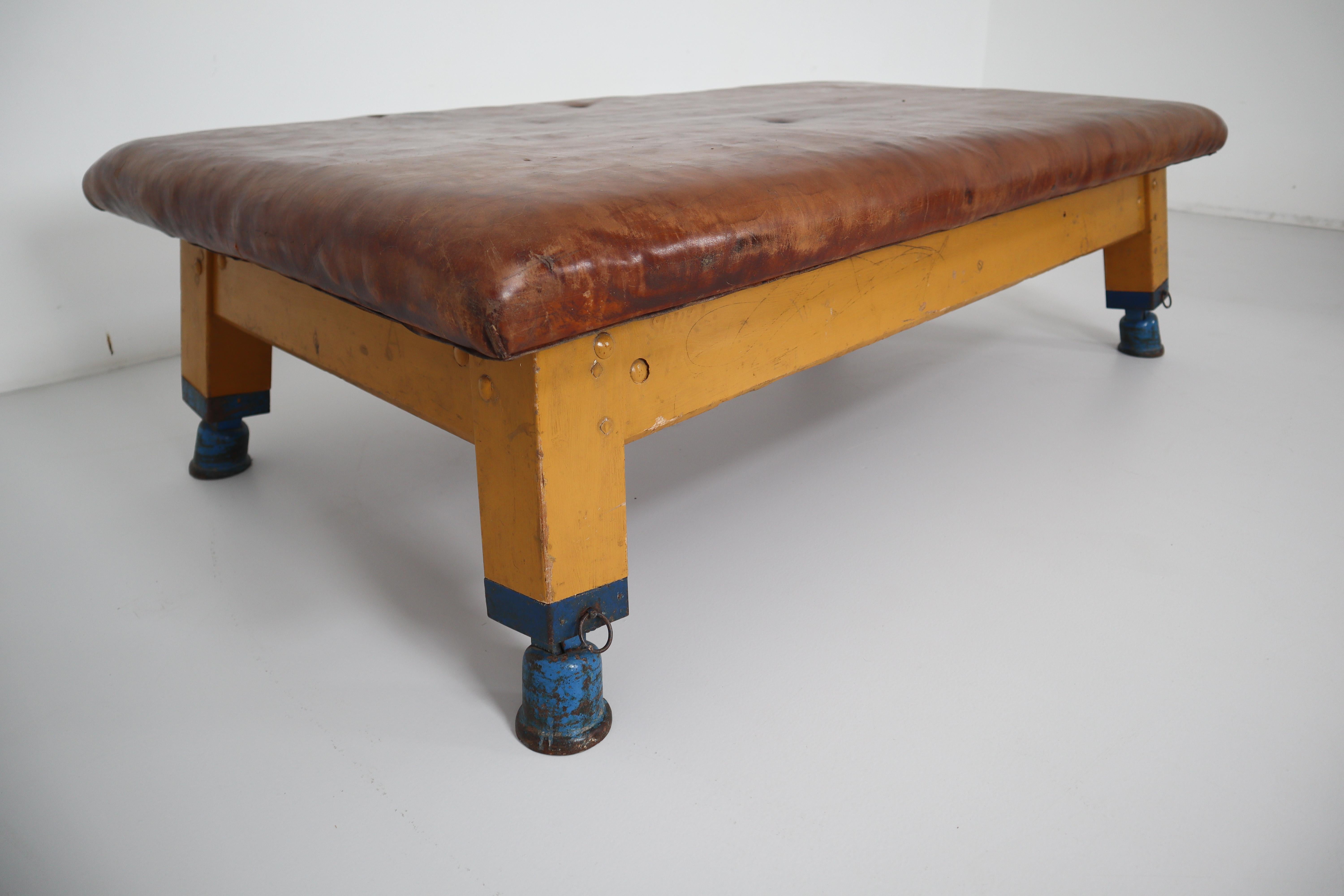 Vintage Strong Patinated Leather Gym Bench or Table, circa 1940 In Good Condition In Almelo, NL