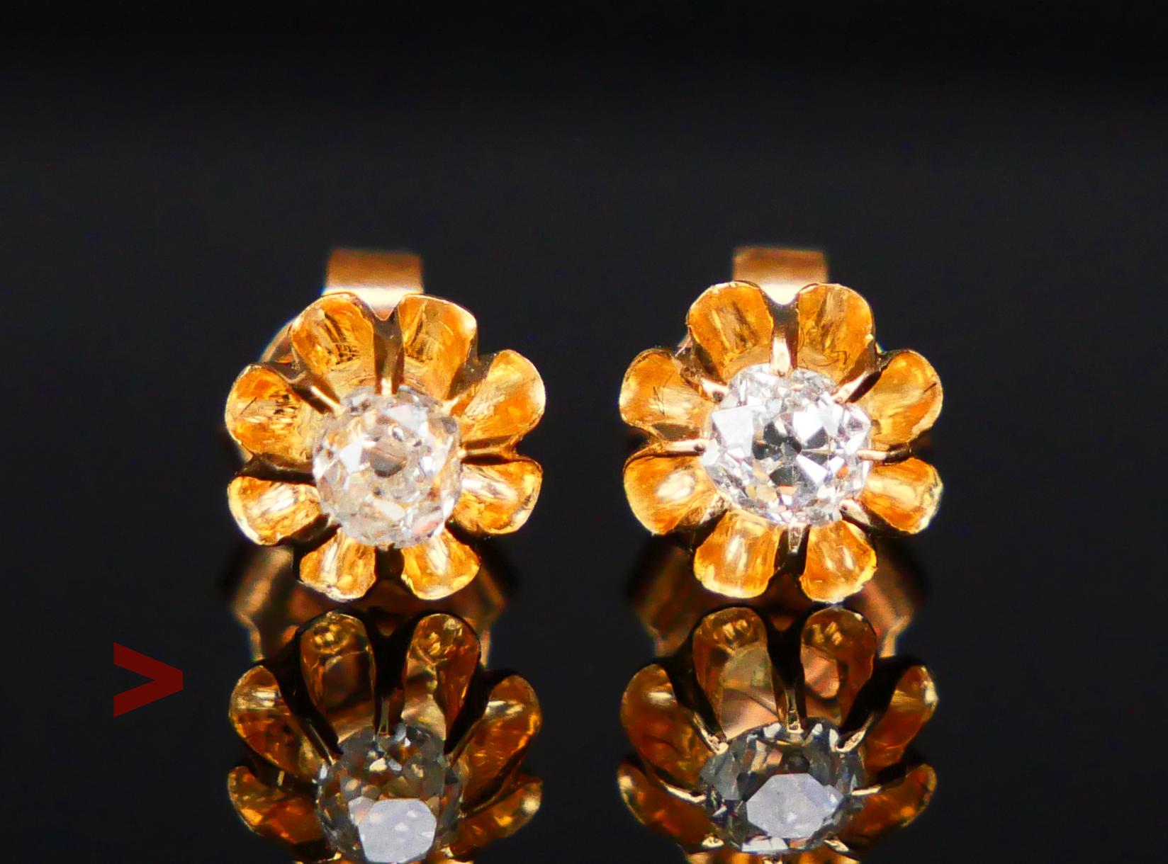 Vintage Ohrstecker aus massivem 18K Gelbgold mit natürlichen Diamanten von Hand gefasst - hergestellt in Europa ca.  1950s. Stöpsel mit schwedischen Zollstempeln, die eine 18K Goldlegierung bestätigen. 

Jede Blüte Ø 7 mm x 5,5 mm tief . Diamanten