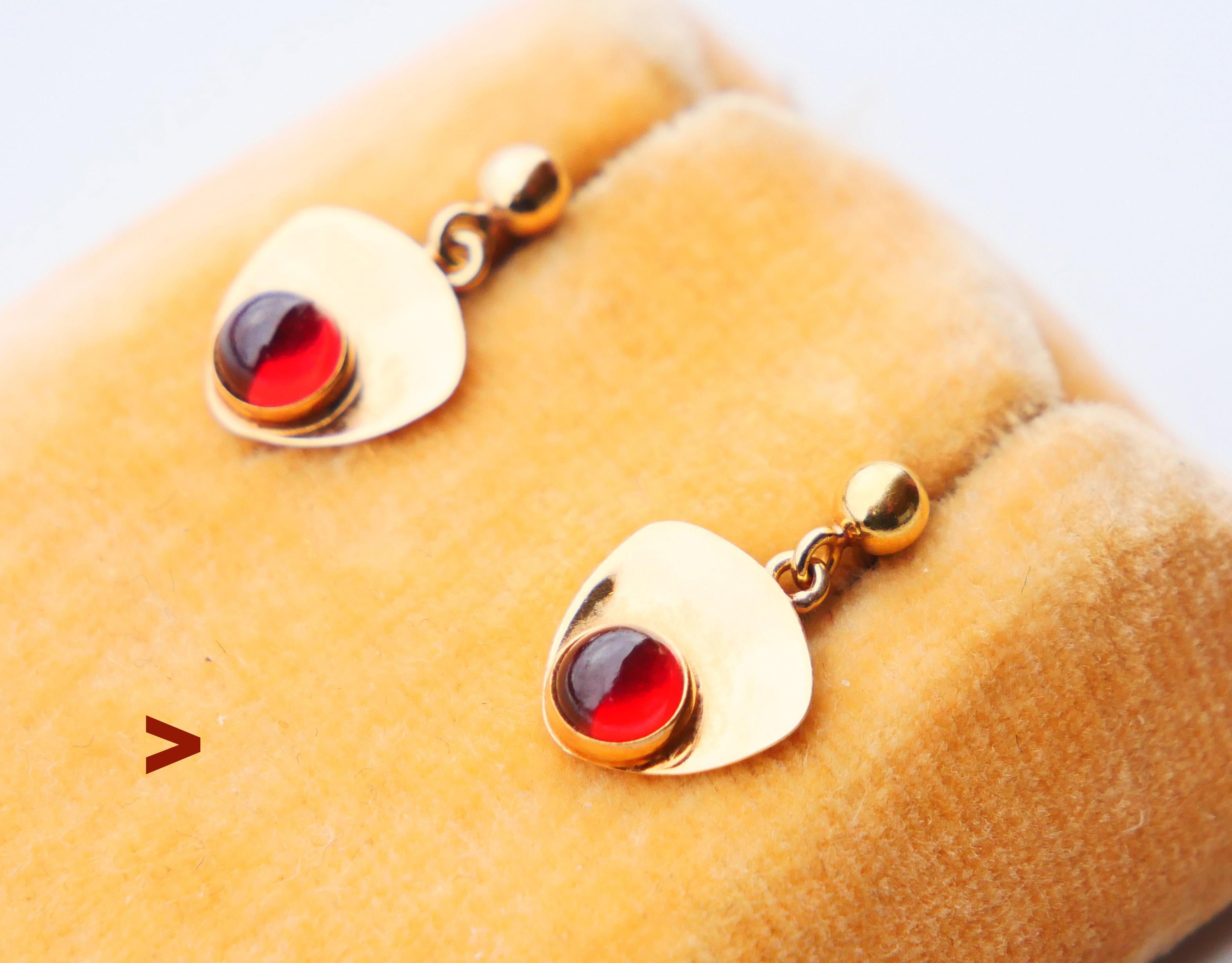 A pair of vintage Swedish dangles on studs in solid 18K Yellow Gold with bezel set well polished cabochons of natural orange toned Citrine stones.

Clasps hallmarked 18K, hallmarks of maker ,no year marks ,made ca. 1960s.

Measurements : each