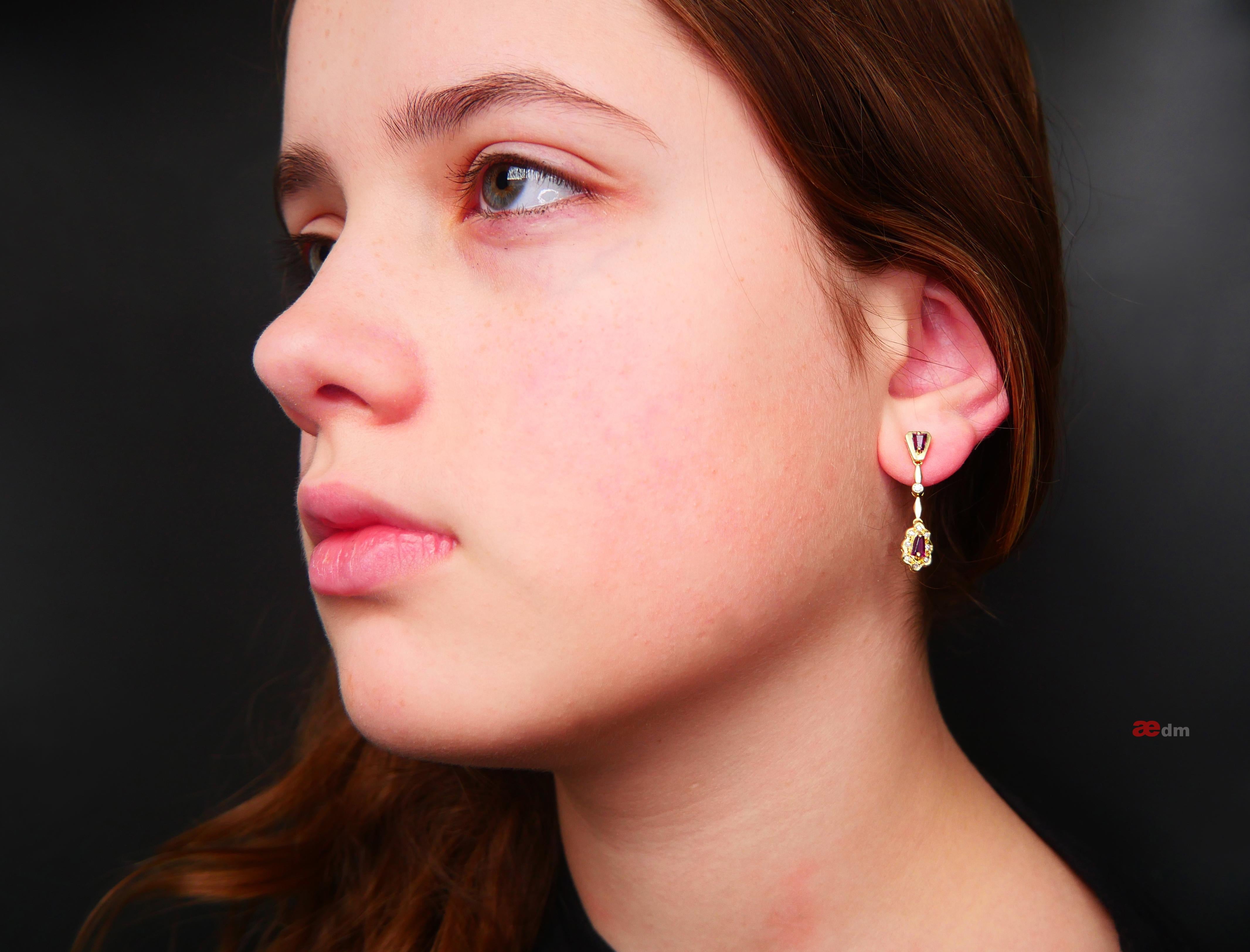 Ohrstecker im Vintage-Stil, natürlicher Rubin, Diamanten, massive 18 Karat Gold /4,7 gr (Baguette-Treppenschliff) im Angebot