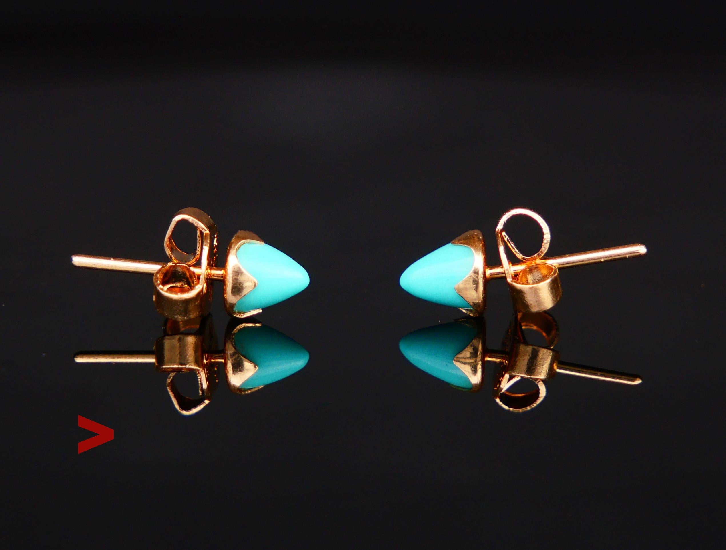 Vintage stud Earrings in solid 18K Yellow Gold with natural Turquoise settings. Stoppers with Swedish hallmarks confirming 18K Gold alloy, no year combination marks, hand - made circa 1960s

Each floret Ø 4.7 mm. Each Turquoise  4.5 mm long x Ø 4 mm