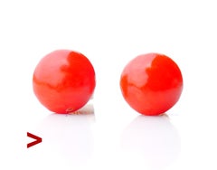 Vintage stud Earrings Red Coral solid 18K Gold / 1.6gr