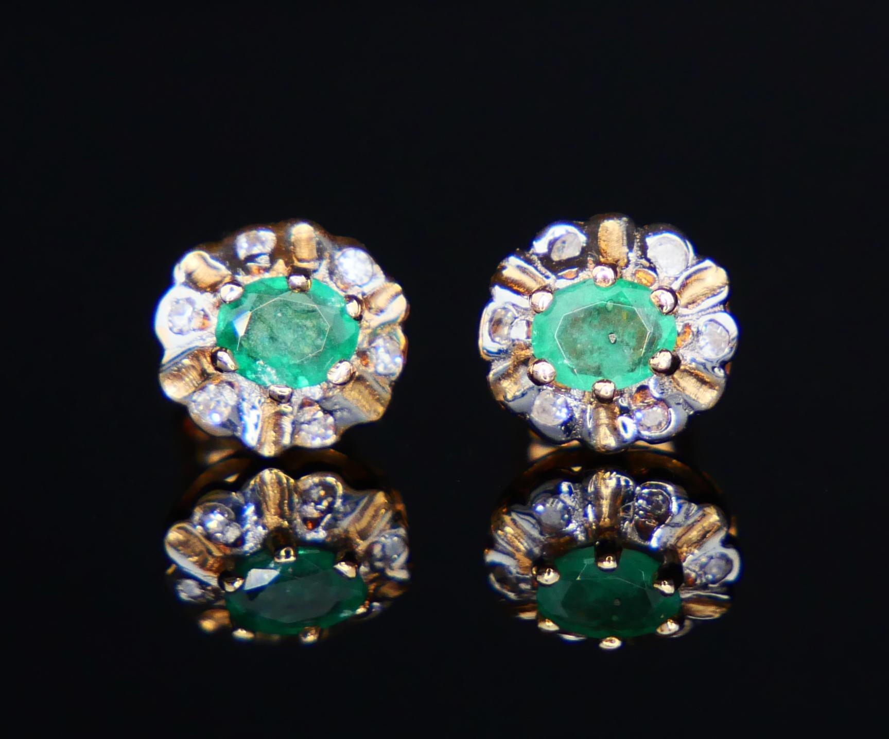 Vintage Ohrstecker Halo Ohrringe natürliche Smaragde Diamanten massiv 18K Gold / 1,3 gr (Ovalschliff) im Angebot
