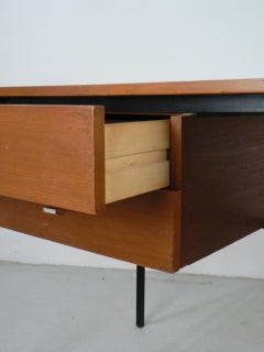 Vintage "Student" desk by Pierre Guariche for Meurop, 1962.