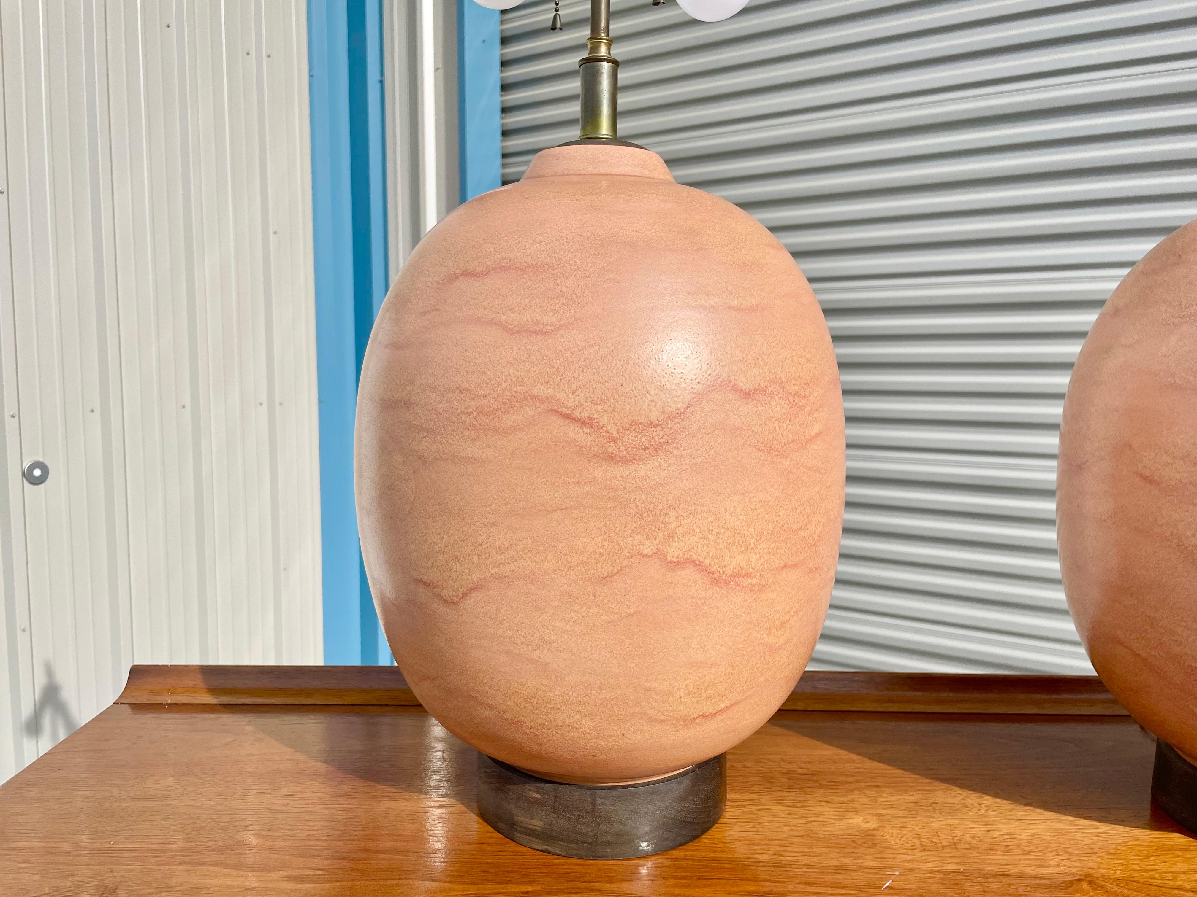 Américain Lampe en forme d'œuf en céramique de Studio Vintage en vente