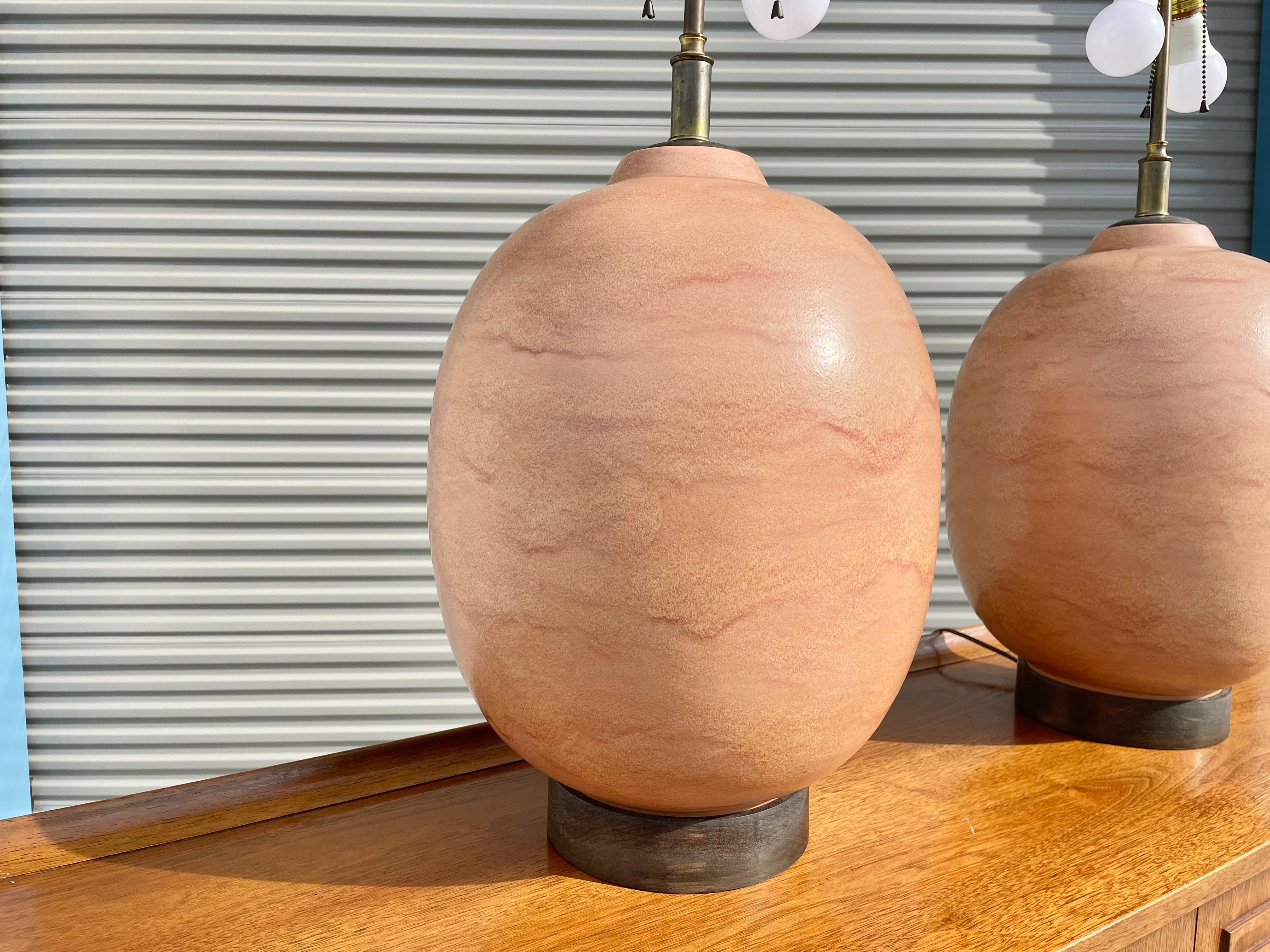 Lampe en forme d'œuf en céramique de Studio Vintage Bon état - En vente à North Hollywood, CA