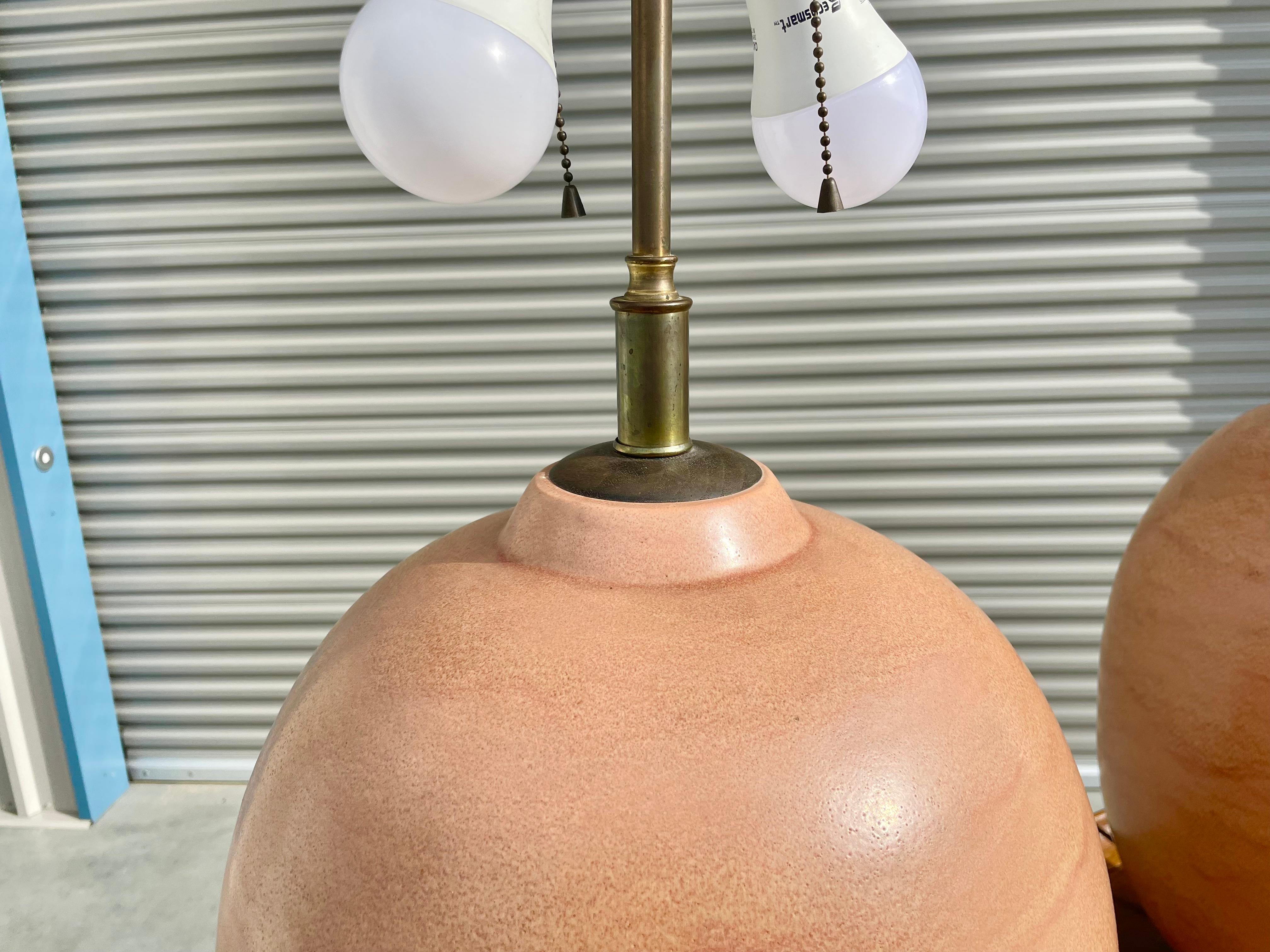 Céramique Lampe en forme d'œuf en céramique de Studio Vintage en vente