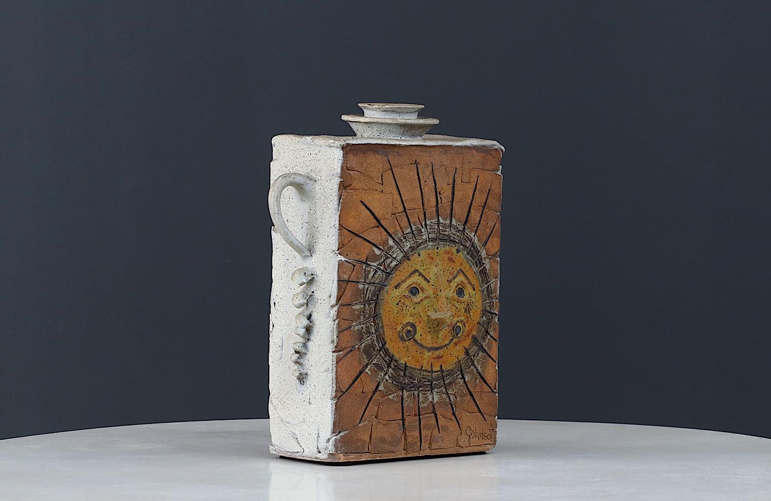 Studio A in ceramica d'epoca con figura del sole, firmato Johnson In condizioni ottime in vendita a Los Angeles, CA