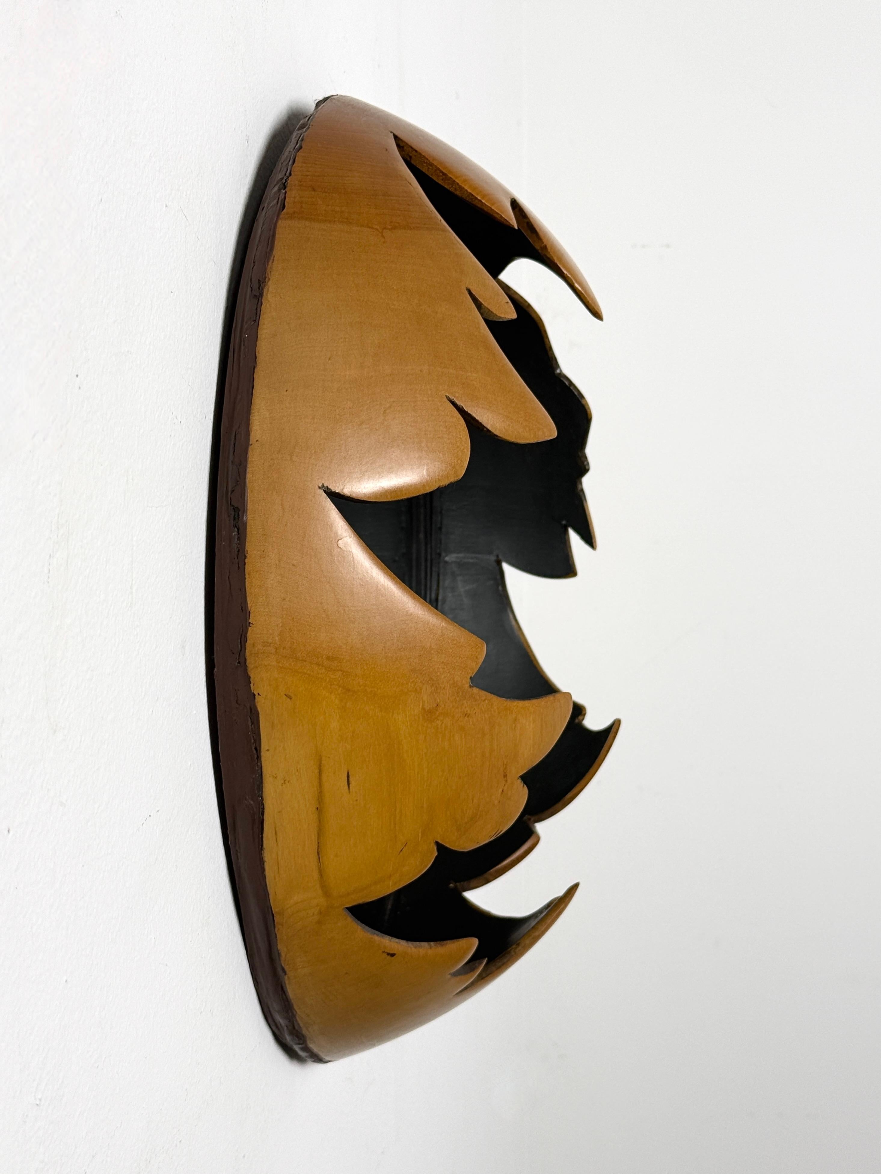 Amerikanische brutalistische amerikanische Studio Craft-Wandspiegel-Skulptur aus rundem Holz, 1980er Jahre im Zustand „Gut“ im Angebot in Troy, MI