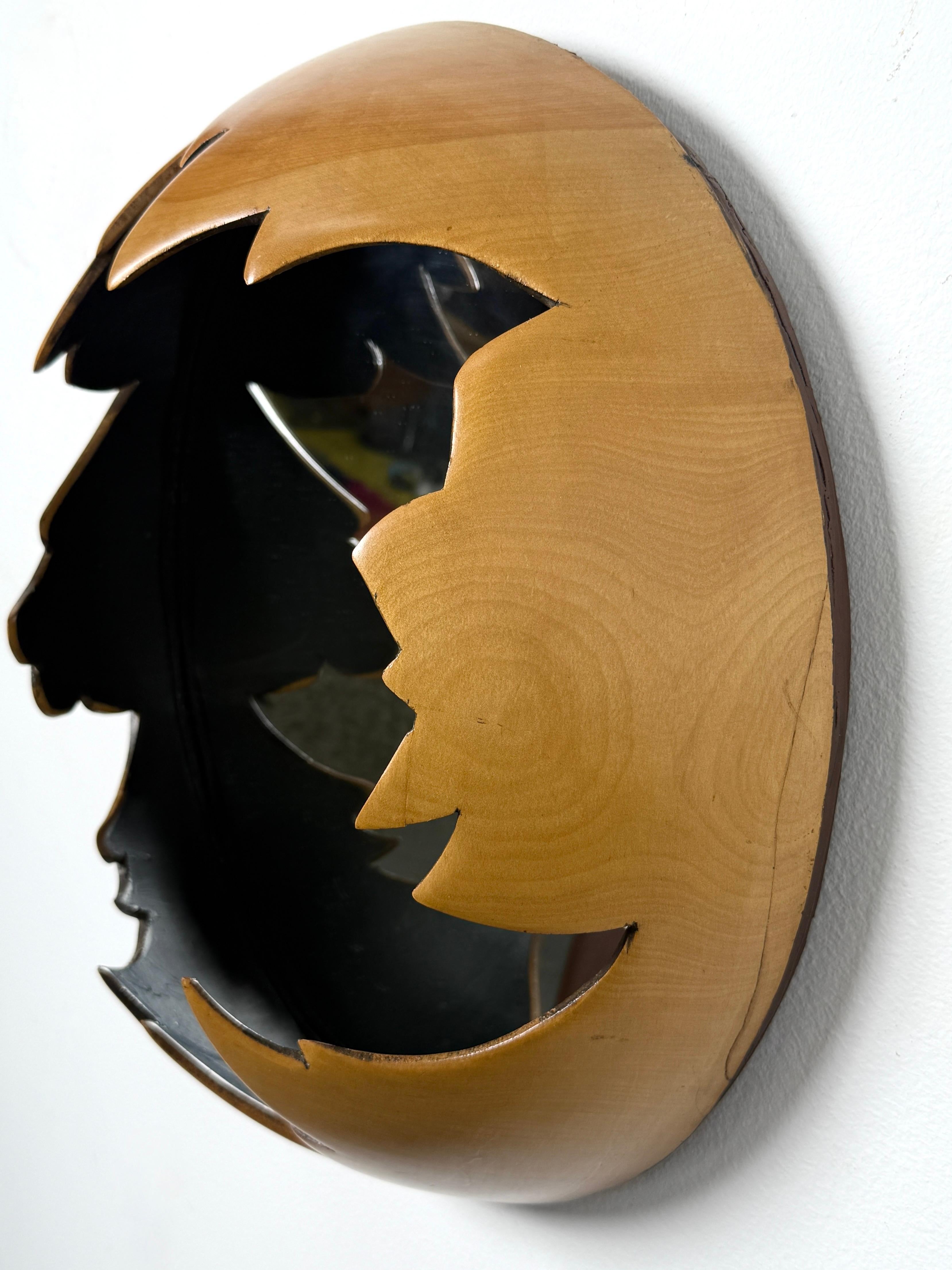 Amerikanische brutalistische amerikanische Studio Craft-Wandspiegel-Skulptur aus rundem Holz, 1980er Jahre (Spiegel) im Angebot