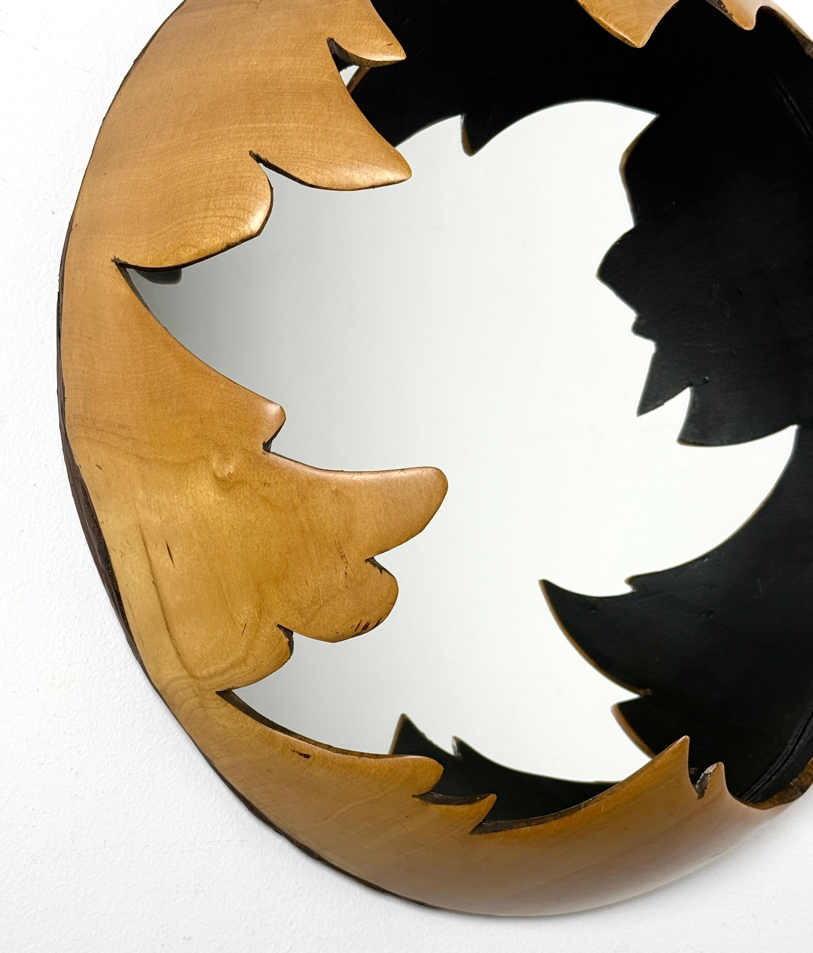 Amerikanische brutalistische amerikanische Studio Craft-Wandspiegel-Skulptur aus rundem Holz, 1980er Jahre im Angebot 1