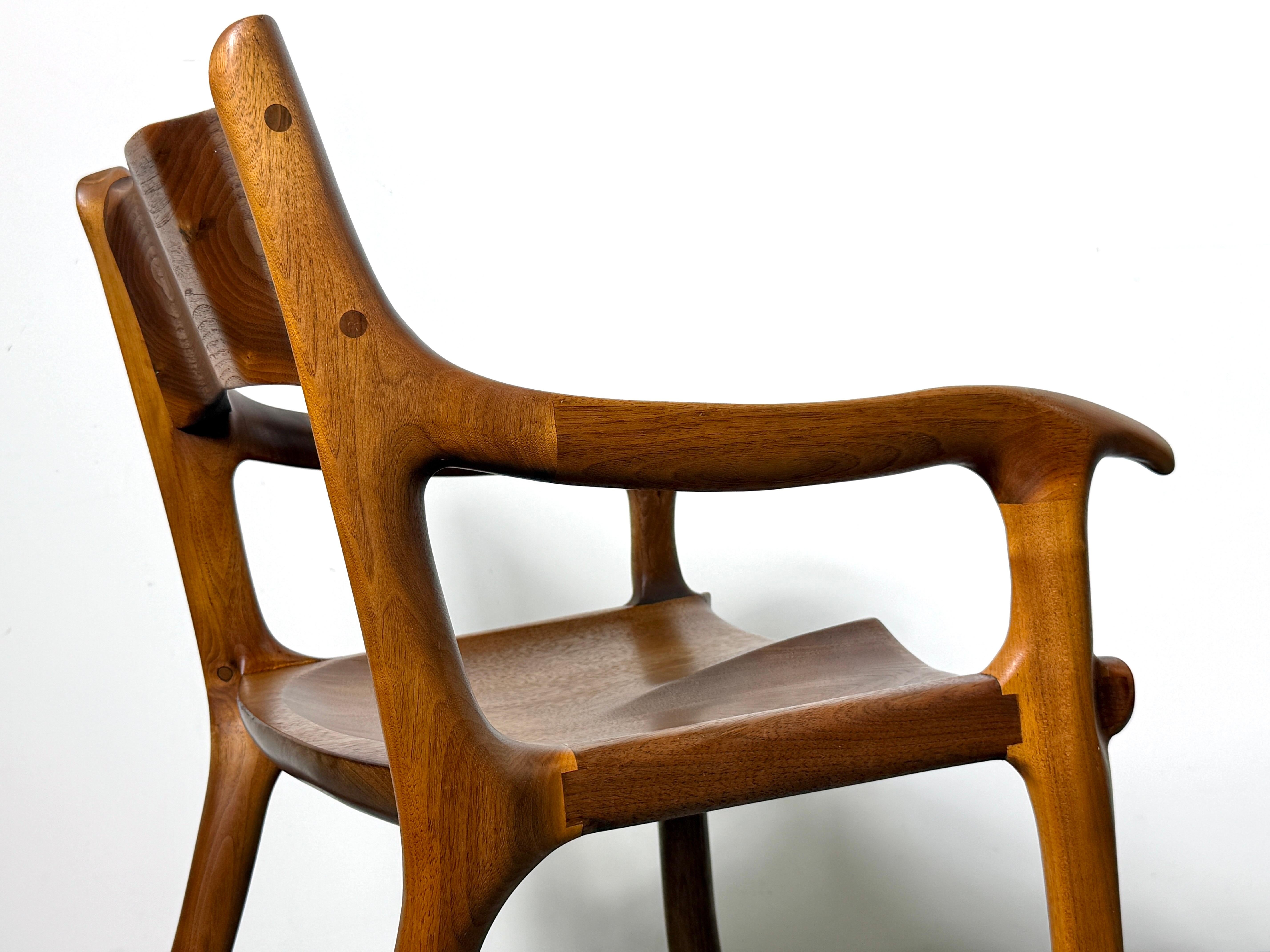 Vintage Studio Craft Silla escultórica de nogal firmada Organic Modern Maloof Style siglo XX en venta