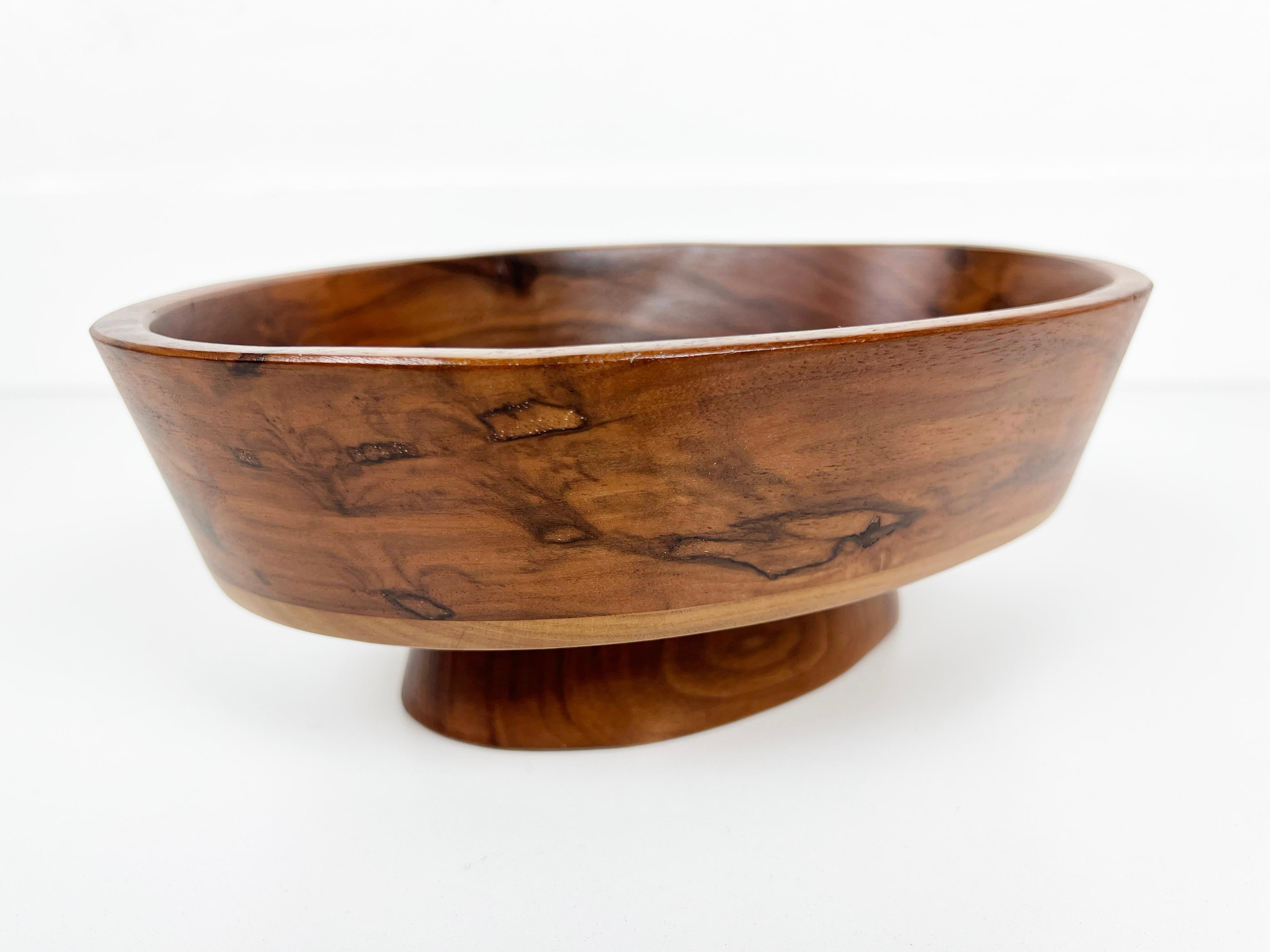 Vintage Studio Crafted Walnut Footed Bowl In Excellent Condition For Sale In Fort Lauderdale, FL