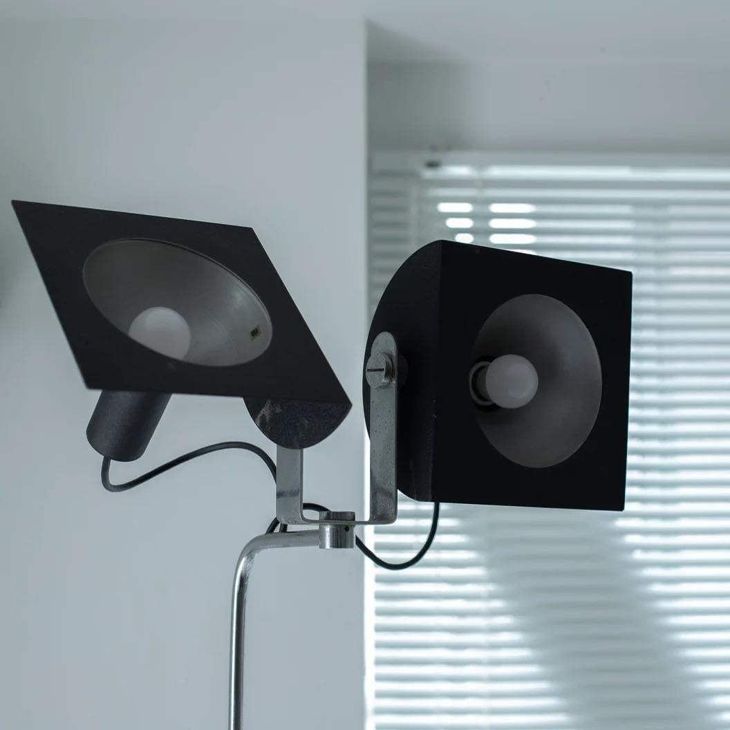Lámpara de pie vintage Studio de Italia / lámpara de estudio / lámpara sopt / post moderna Italiano en venta