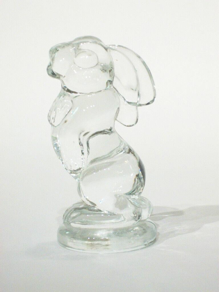Vintage glass rabbit figure paper weight - unidentified maker with original labels attached to the base - Russia - circa 1980s. 

Excellent vintage condition - no loss - no damage - no restoration.

Size - 3 1/4