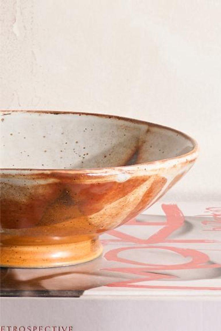 Vintage studio pottery bowl with orange decoration In Excellent Condition For Sale In Malton, GB
