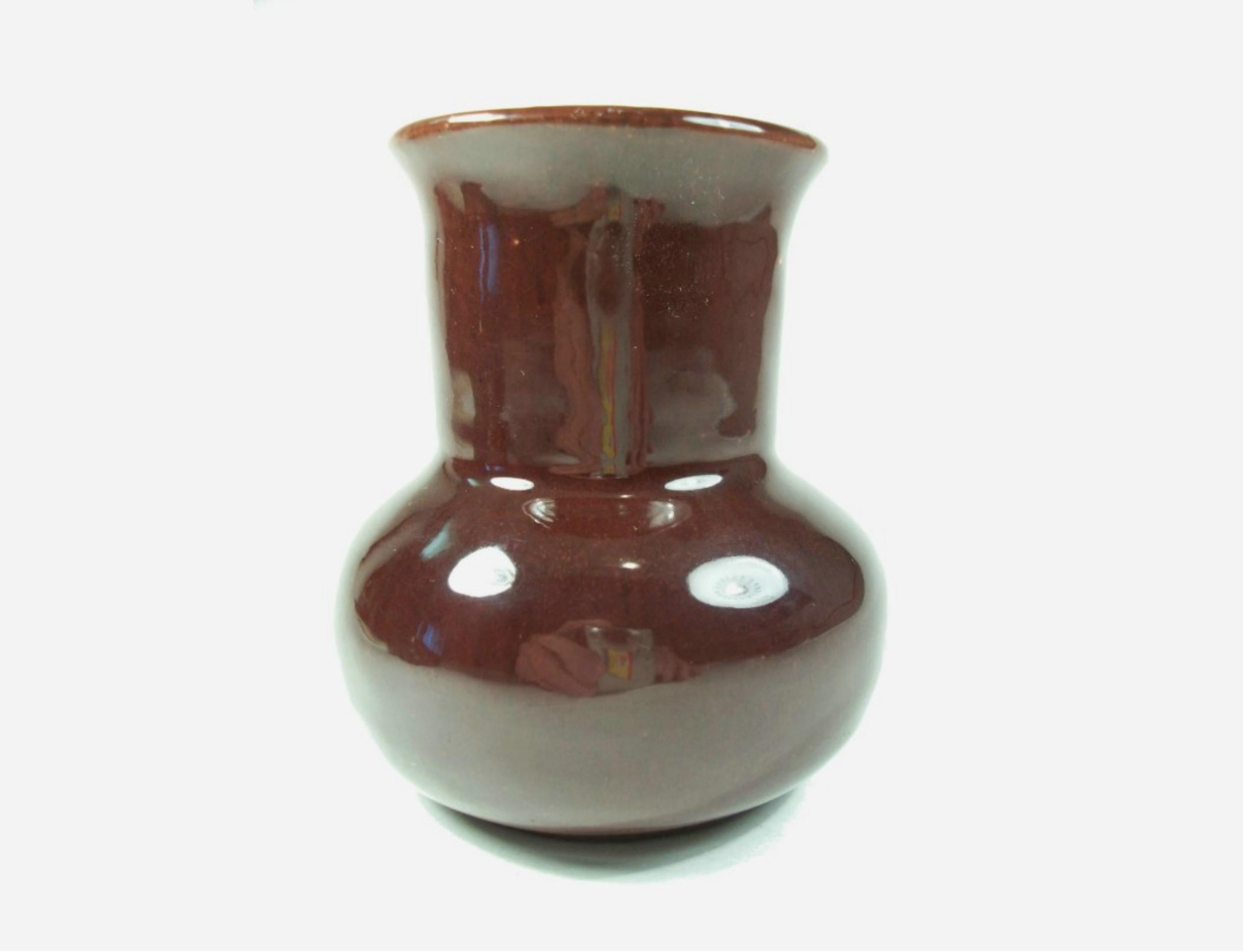 Vaso per boccioli in gres d'epoca dello Studio Pottery - smalto lucido color sangue di bue - firmato sulla base 