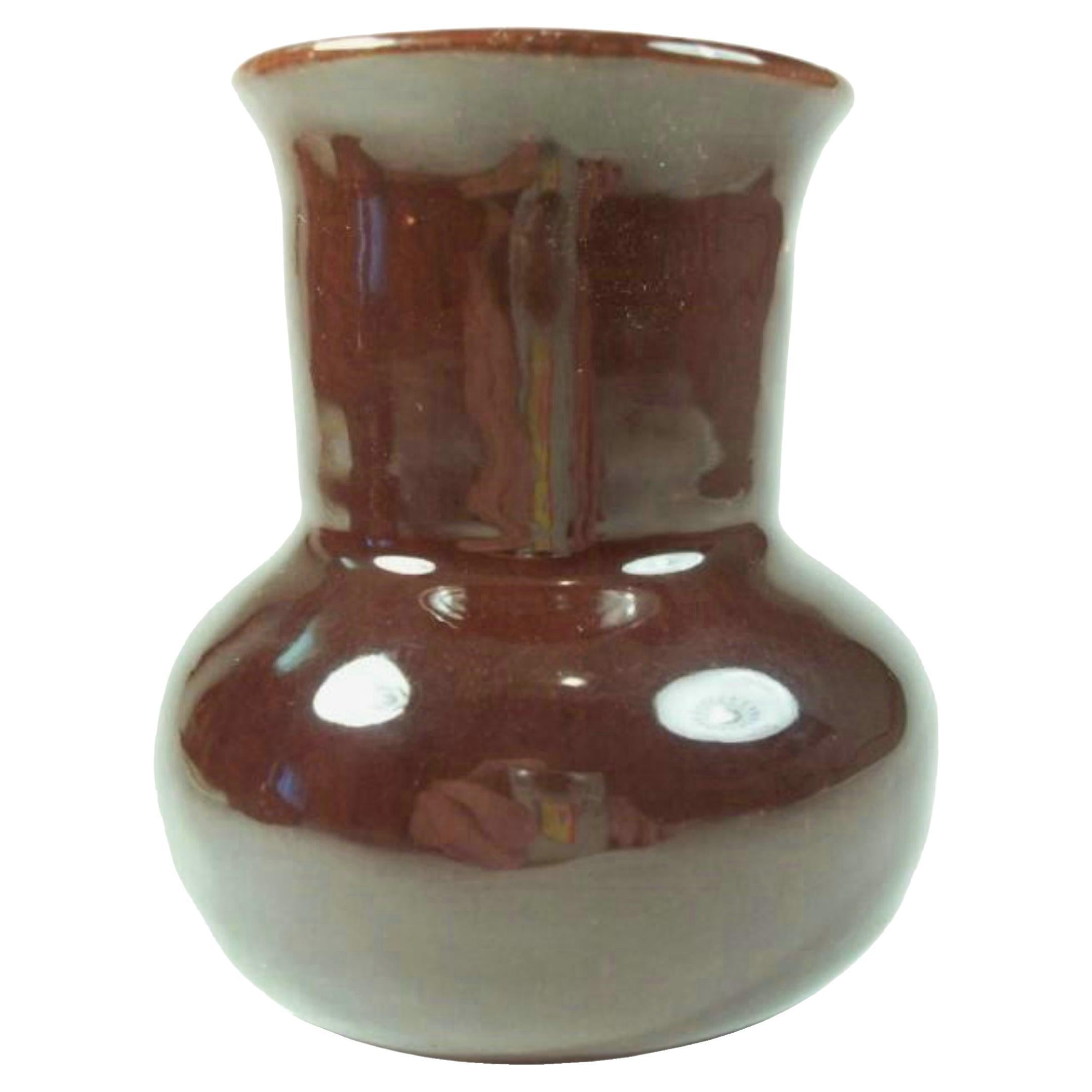Vaso a bocciolo Studio Pottery d'epoca - Smalto color sangue di bue - Firmato - Metà del XX secolo in vendita