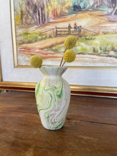 Jarrón Capullo Vintage Studio Pottery con esmalte jaspeado verde y marrón