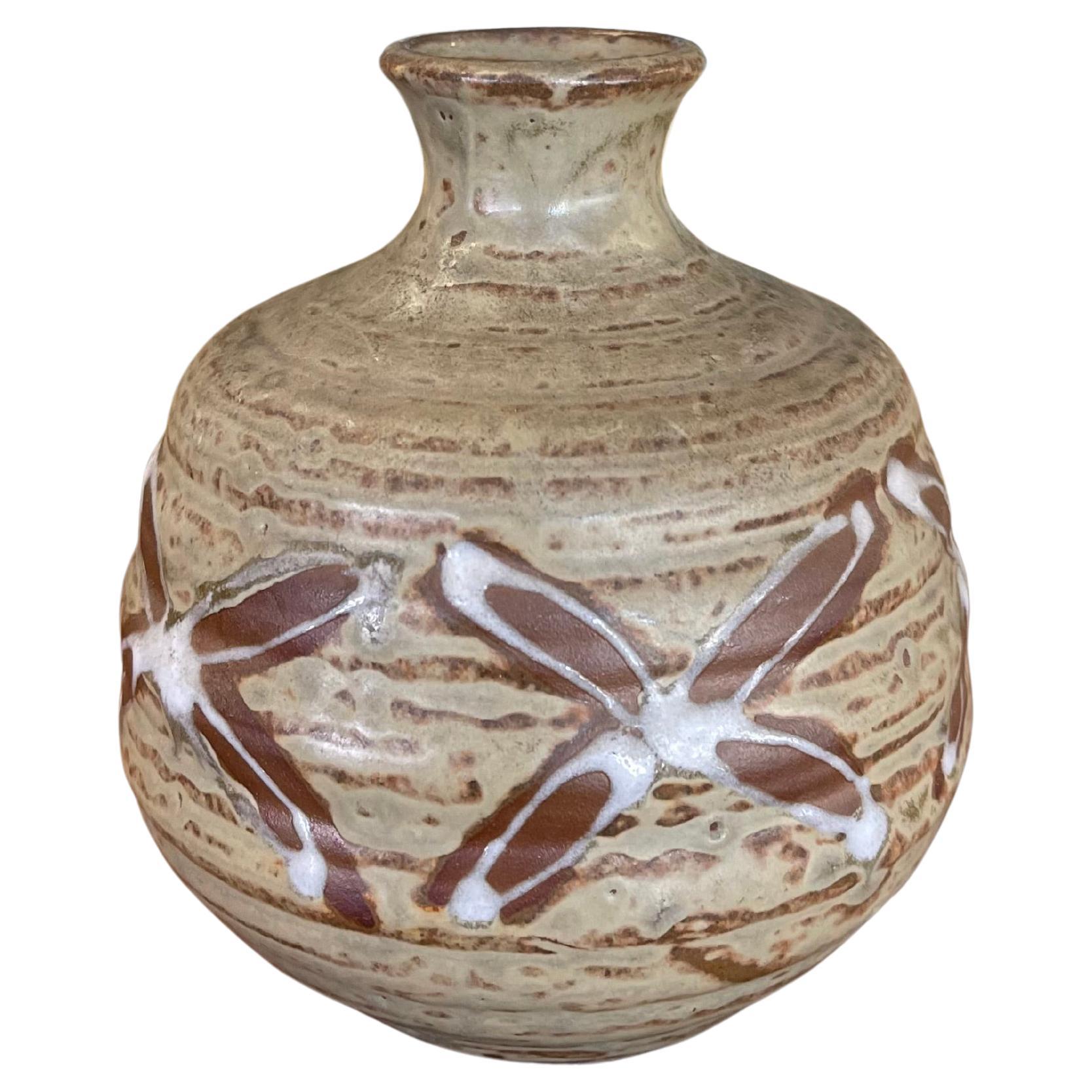 Vaso a gemma in Studio Pottery vintage con motivo astratto inciso e smaltato