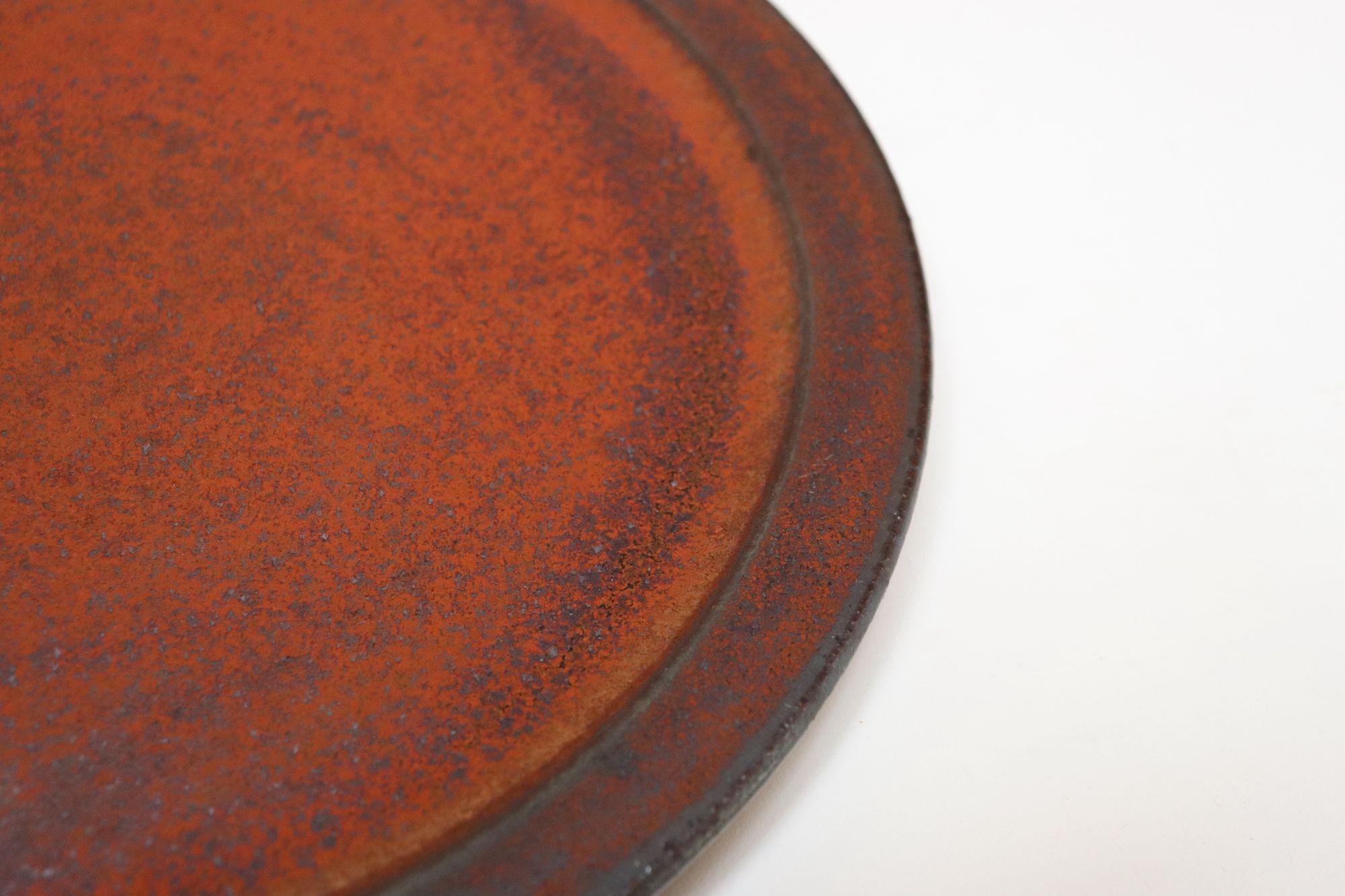 Vintage Studio Pottery Charger in Metallic Gray and Red Glaze by Deanna Nichols en vente 4