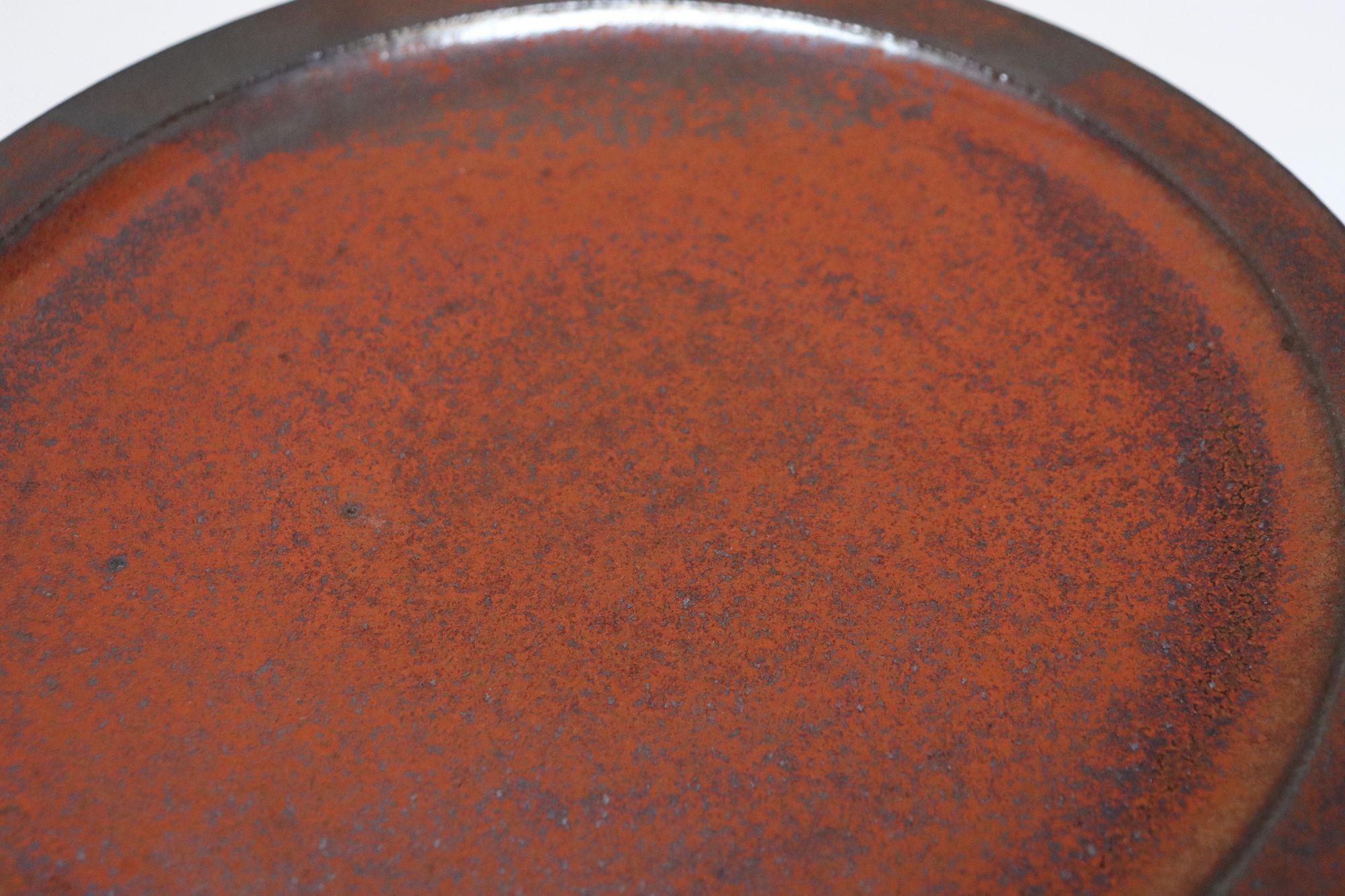 Vintage Studio Pottery Charger in Metallic Gray and Red Glaze by Deanna Nichols en vente 5