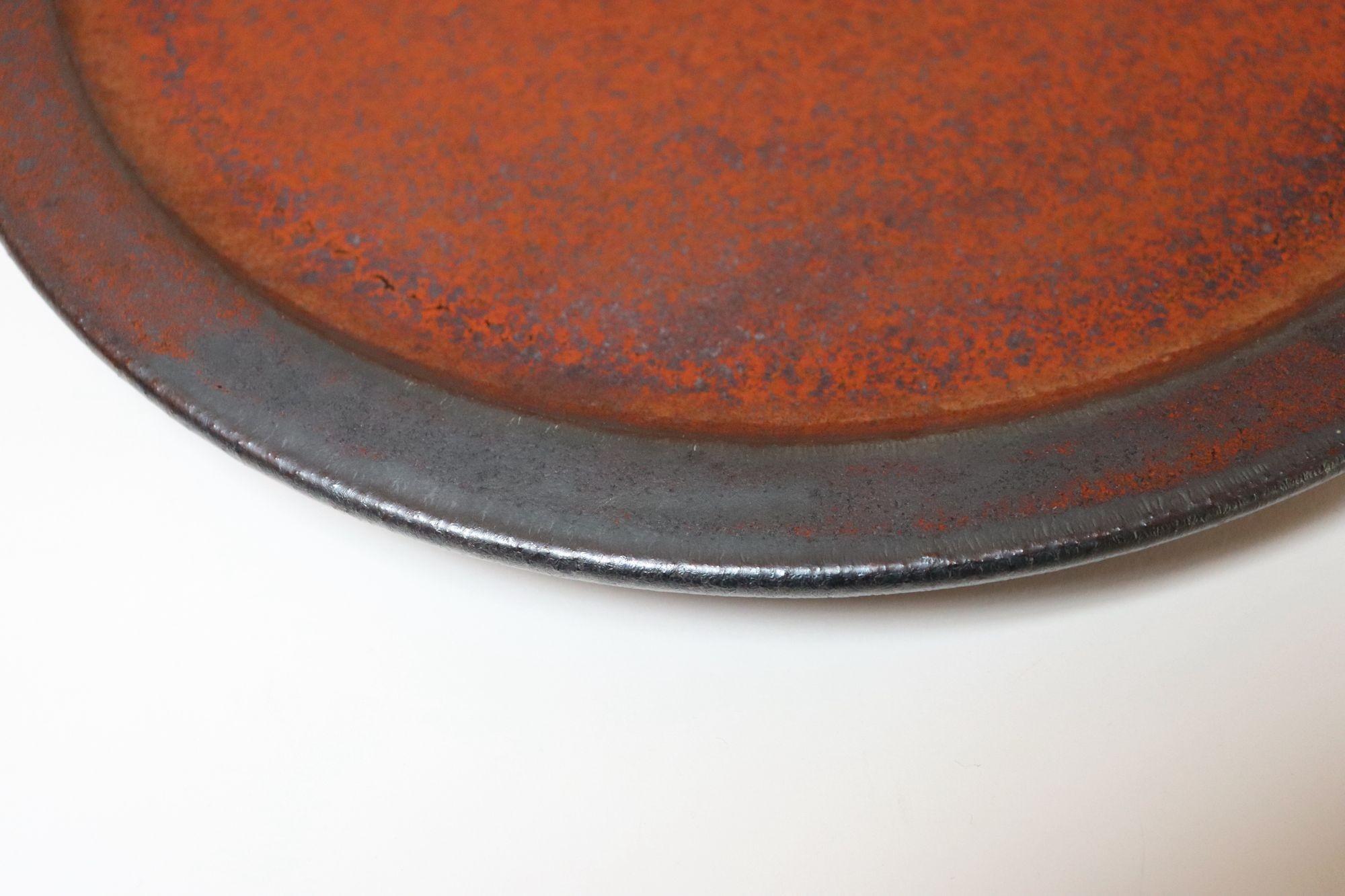 Vintage Studio Pottery Charger in Metallic Gray and Red Glaze by Deanna Nichols en vente 6