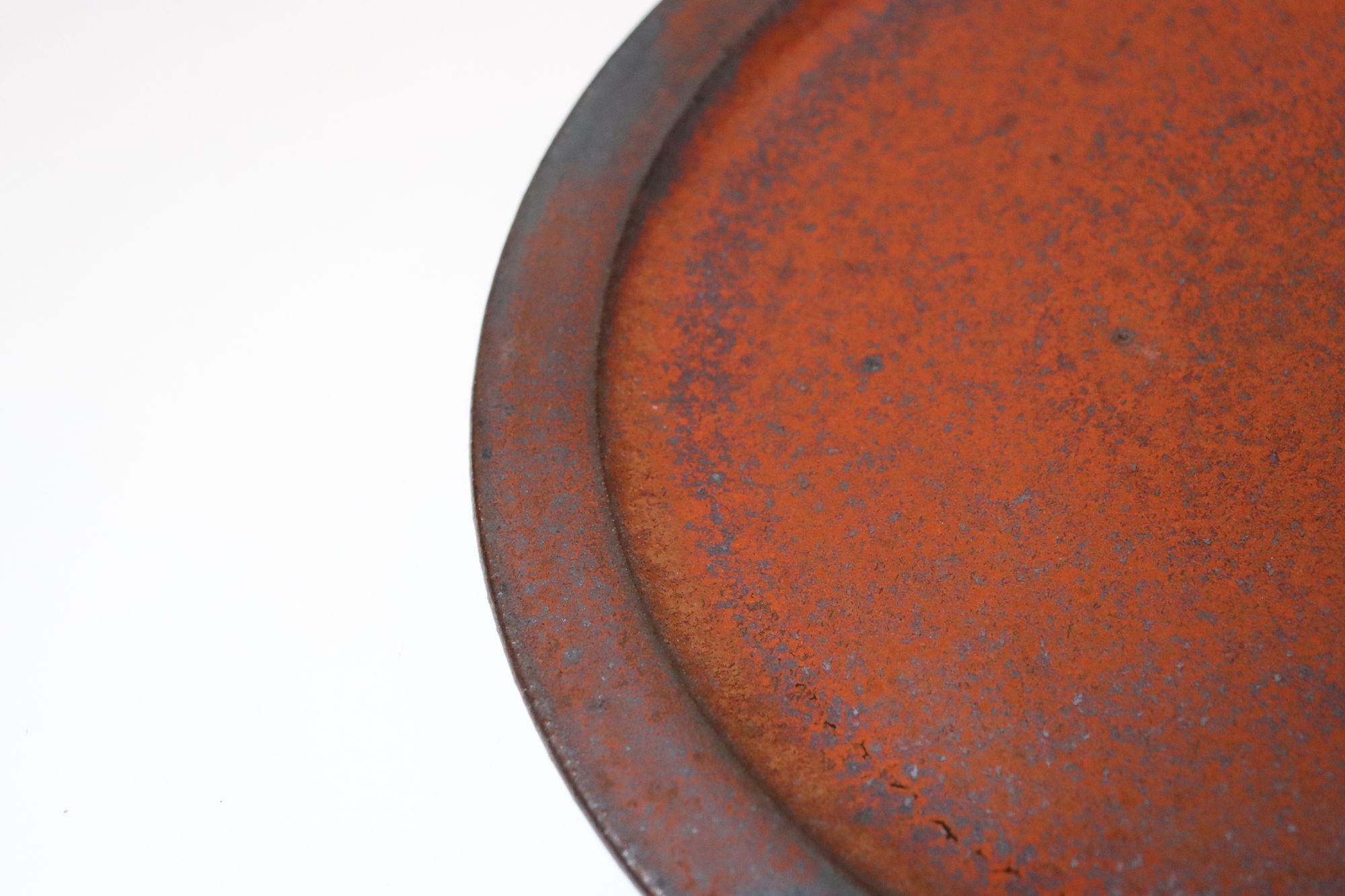 Vintage Studio Pottery Charger in Metallic Gray and Red Glaze by Deanna Nichols en vente 1
