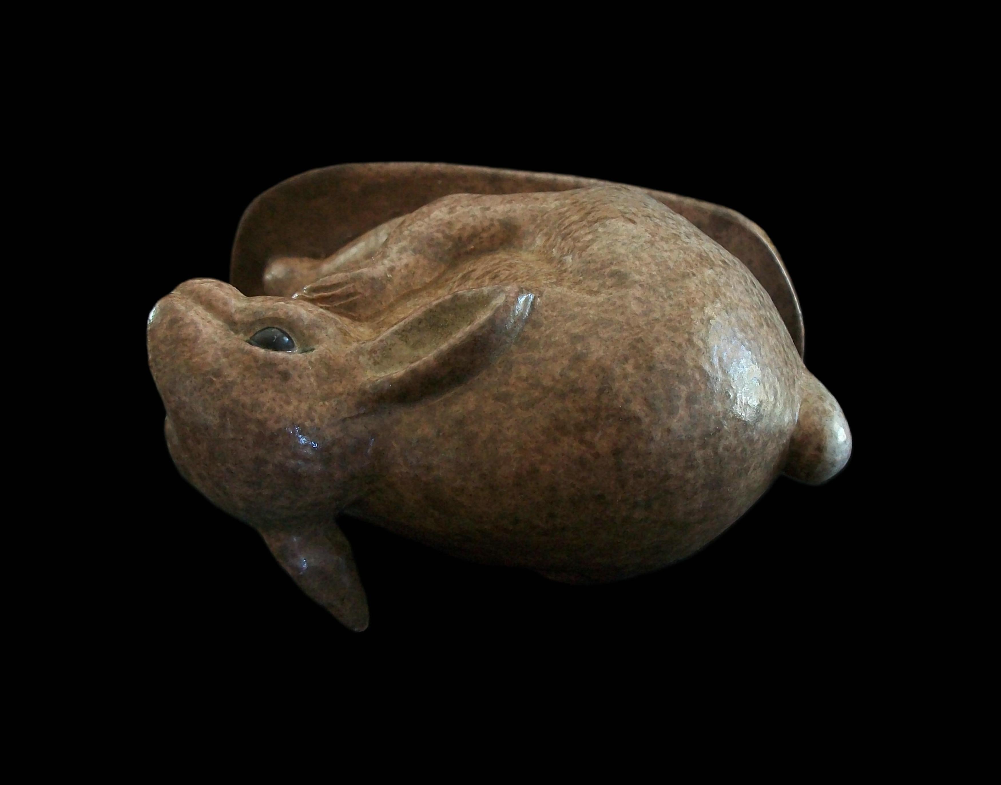 JARKO ZAVI - Studio Pottery Cottontail Rabbit Figure - Canada - Circa 1976 For Sale 1
