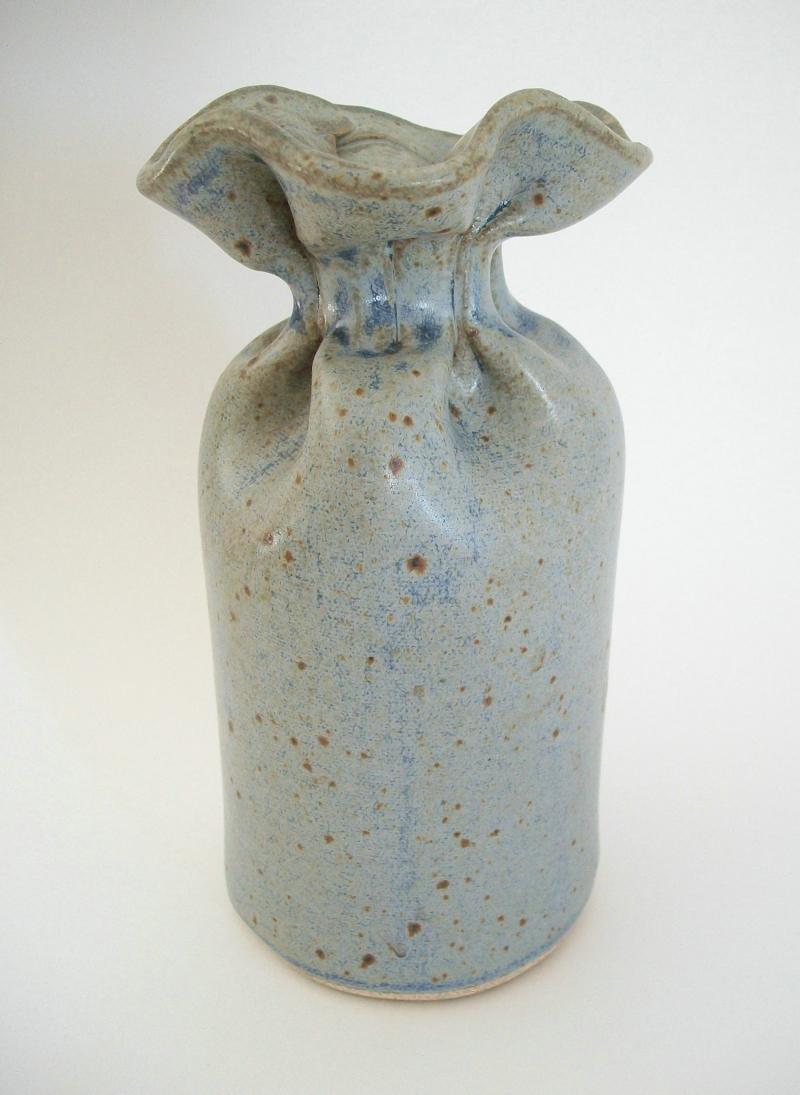 Canadien Vintage Studio Pottery ''Gunny Sack'' Vase - Non signé - Canada - Mid 20th Century en vente
