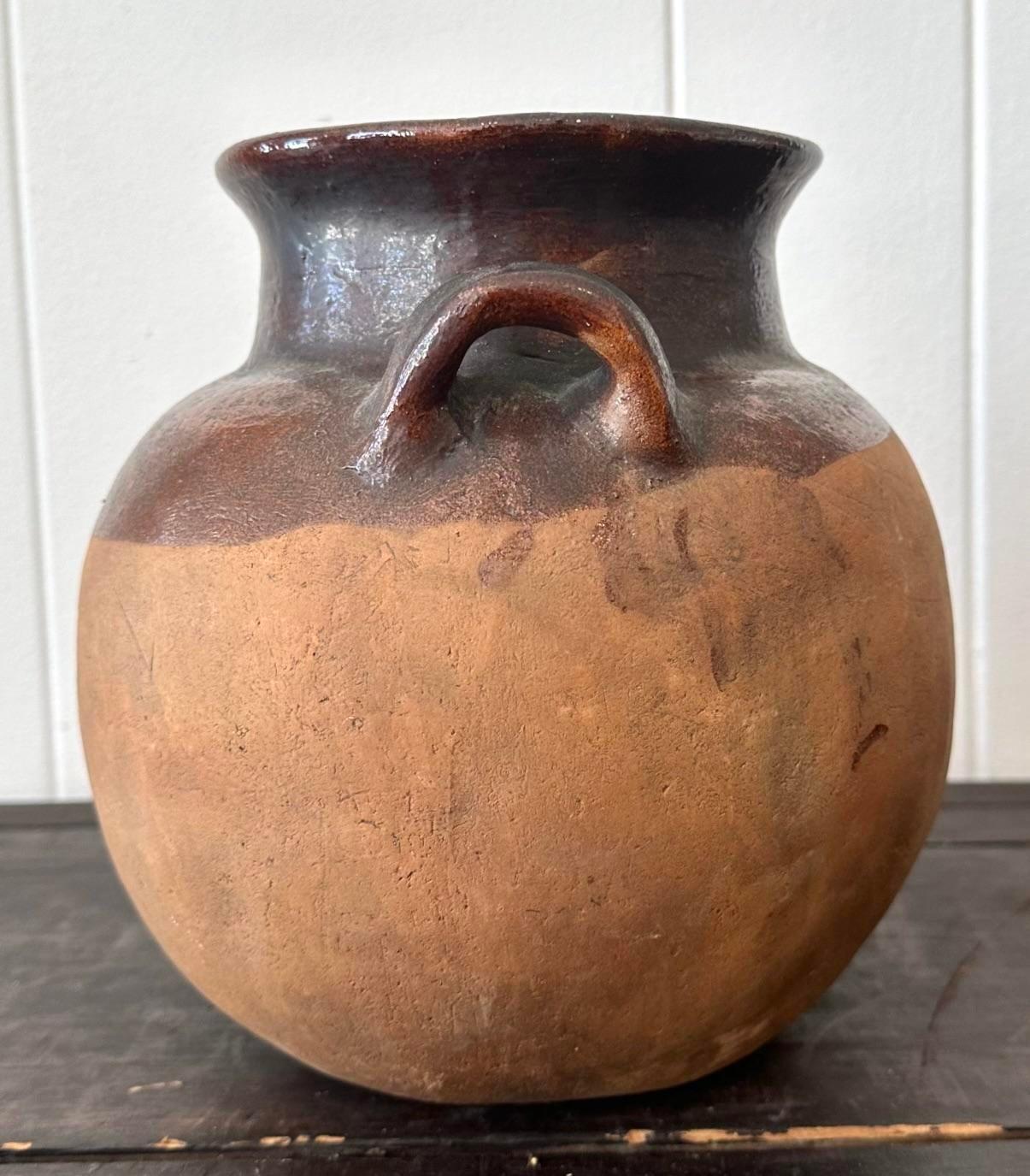 XX secolo Studio Pottery d'epoca mezzo vaso smaltato con maniglie in vendita