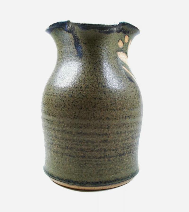 Vintage Studio Pottery Krug - Wachs Resist Dekoration - Signiert - Mitte 20. C. (Land) im Angebot